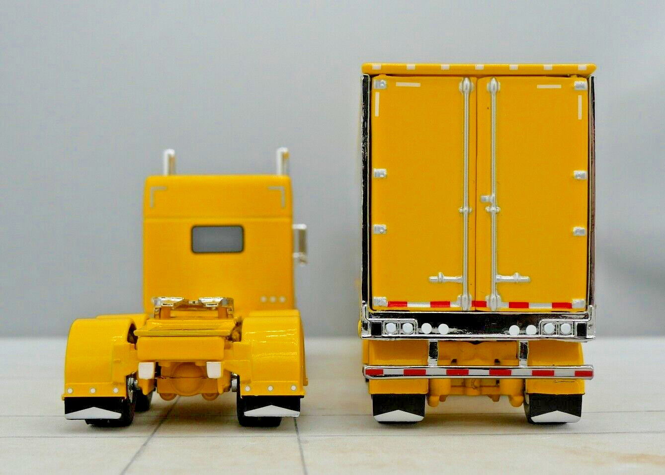 DCP 1/64 Yellow Chrome Peterbilt 389 Utility Refrigerated Trailer 60-1733