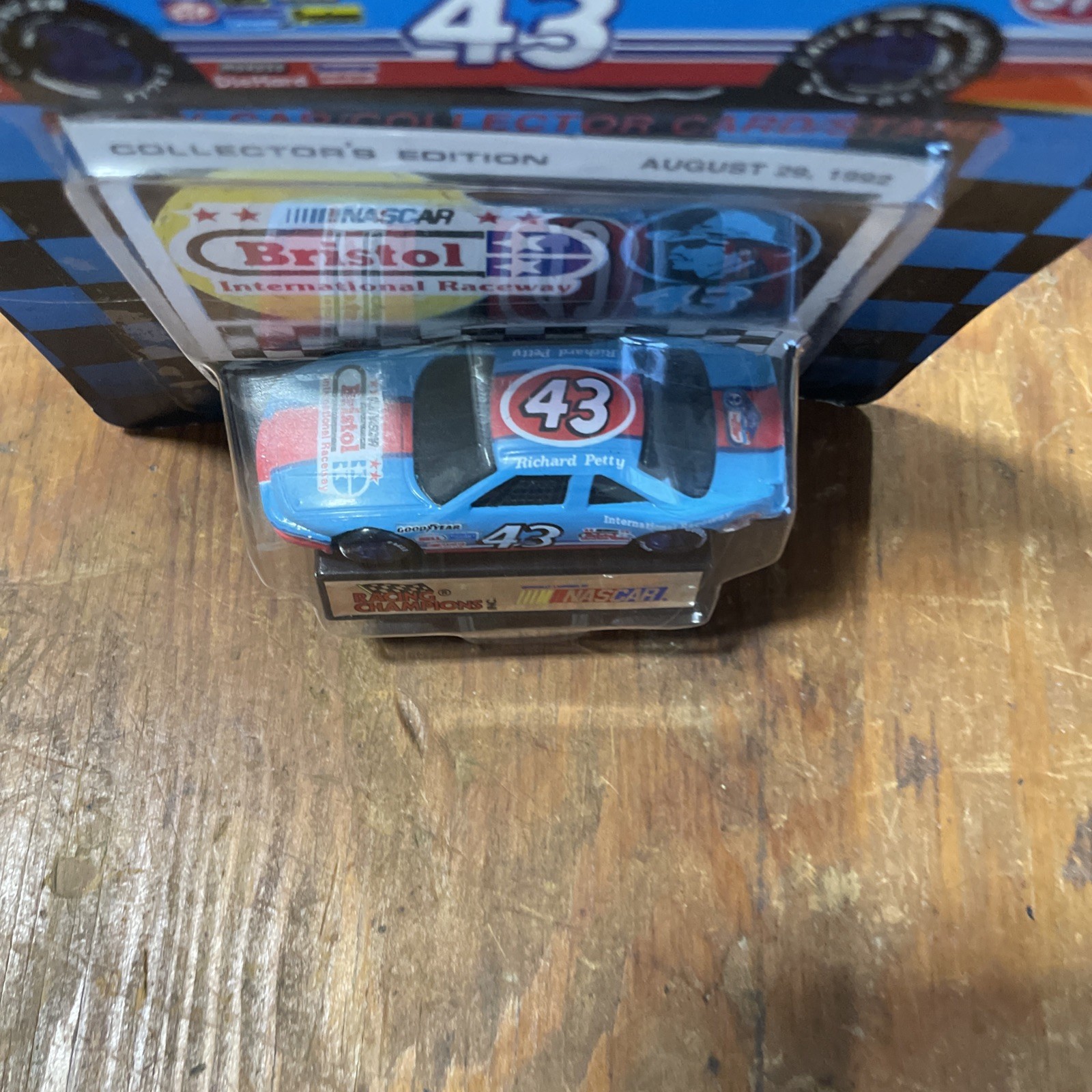 Racing Champion Richard Petty 1992 1:64 Track “Bristol International Raceway”