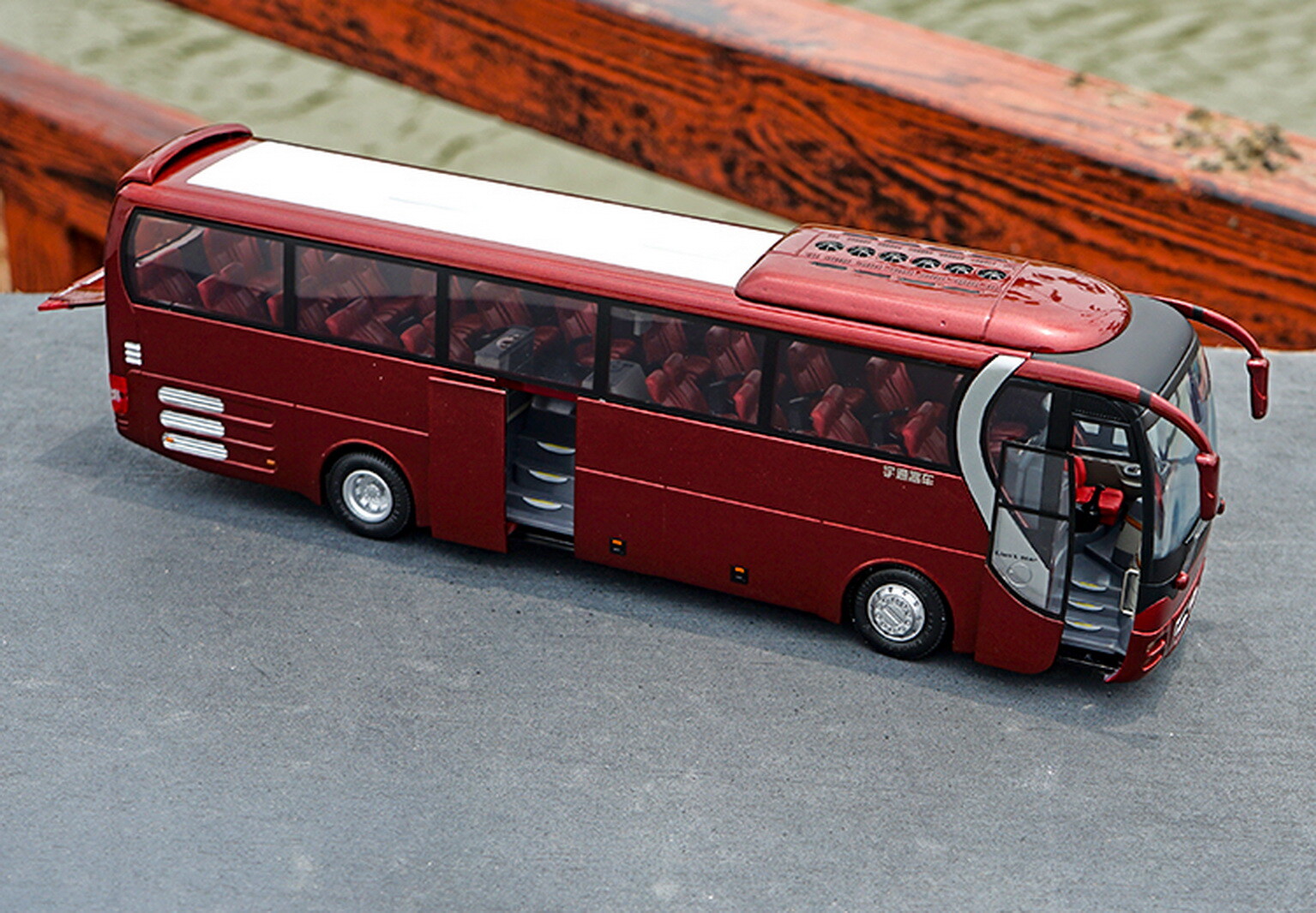 1/42 Scale MAN Lion’s Star Bus Diecast car Toys YuTong Bus ZK6120R41
