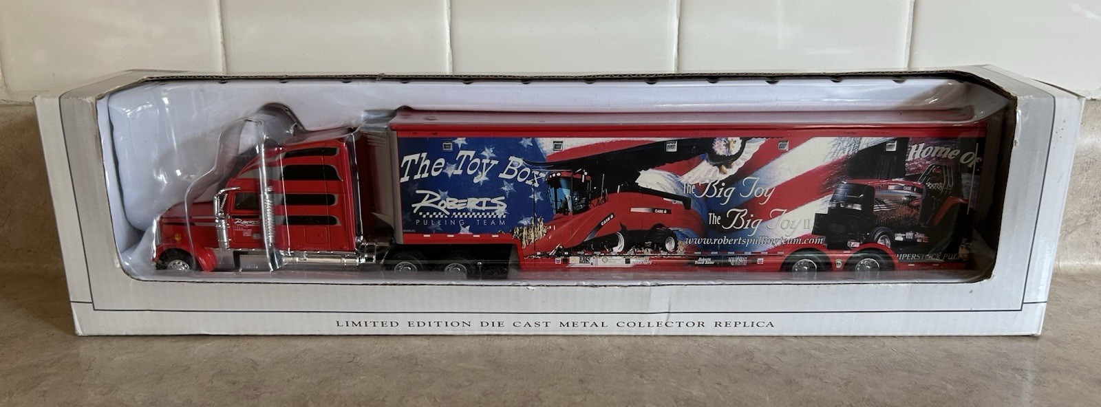 SPECCAST The Toy Box Roberts Pulling Team Freightliner Semi Tractor & Trailer