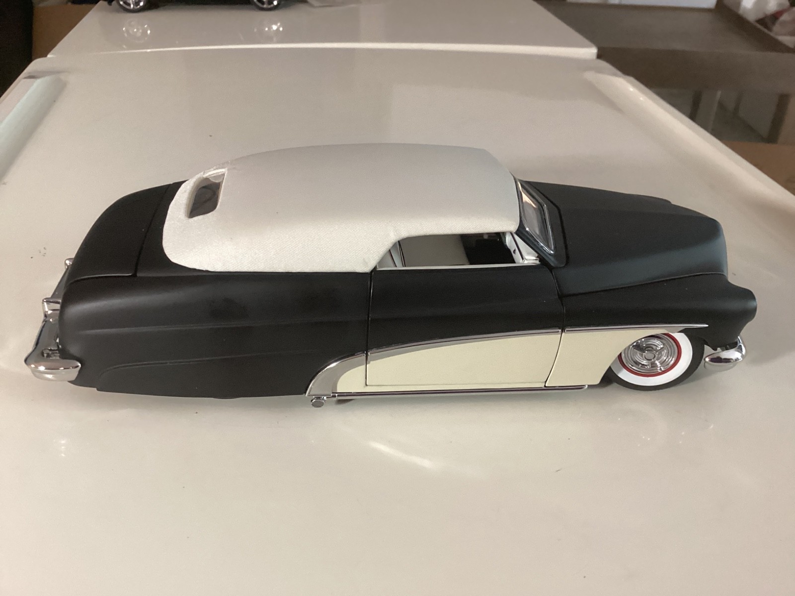 Danbury Mint RARE 1951 Mercury Custom 2 Door Coupe Matte Black White Top 1:24