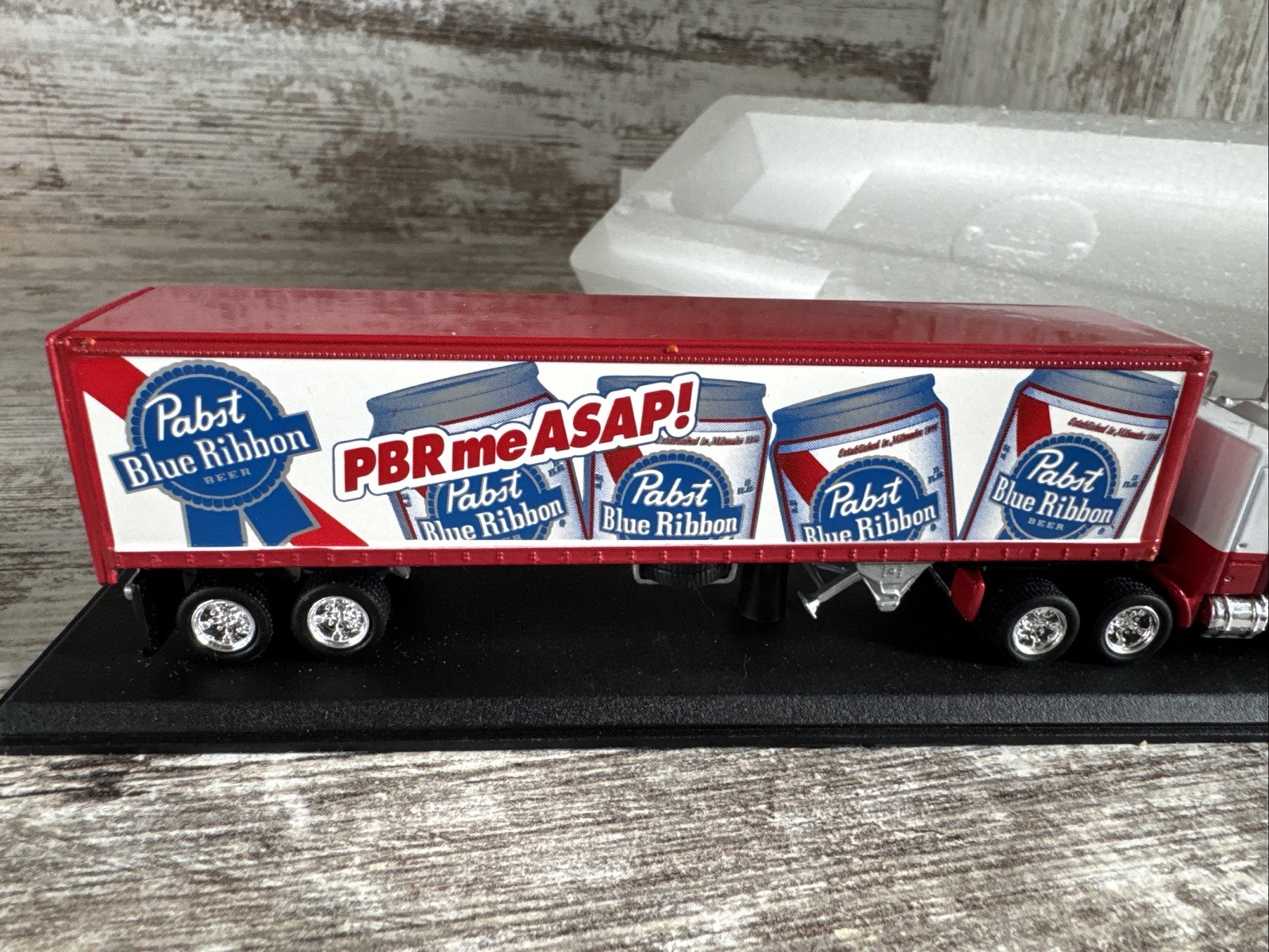 1/87 Scale Matchbox Pabst Blue Ribbon PBR Semi Truck With Trailer Beer.