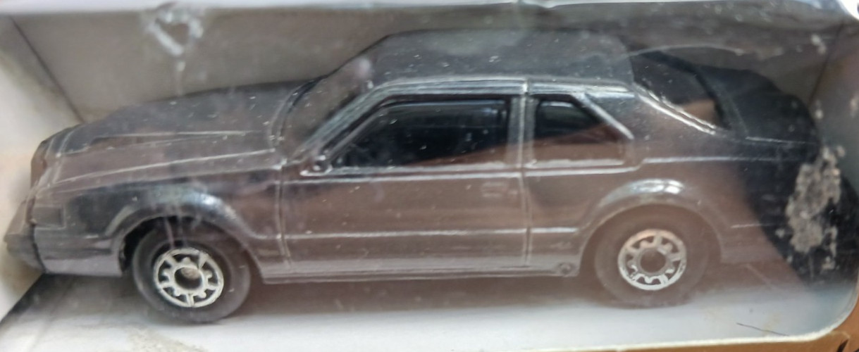 1983-1992 Lincoln Continental Mk VII Coupe 1/64 Die Cast Metal Car Maisto, RARE!