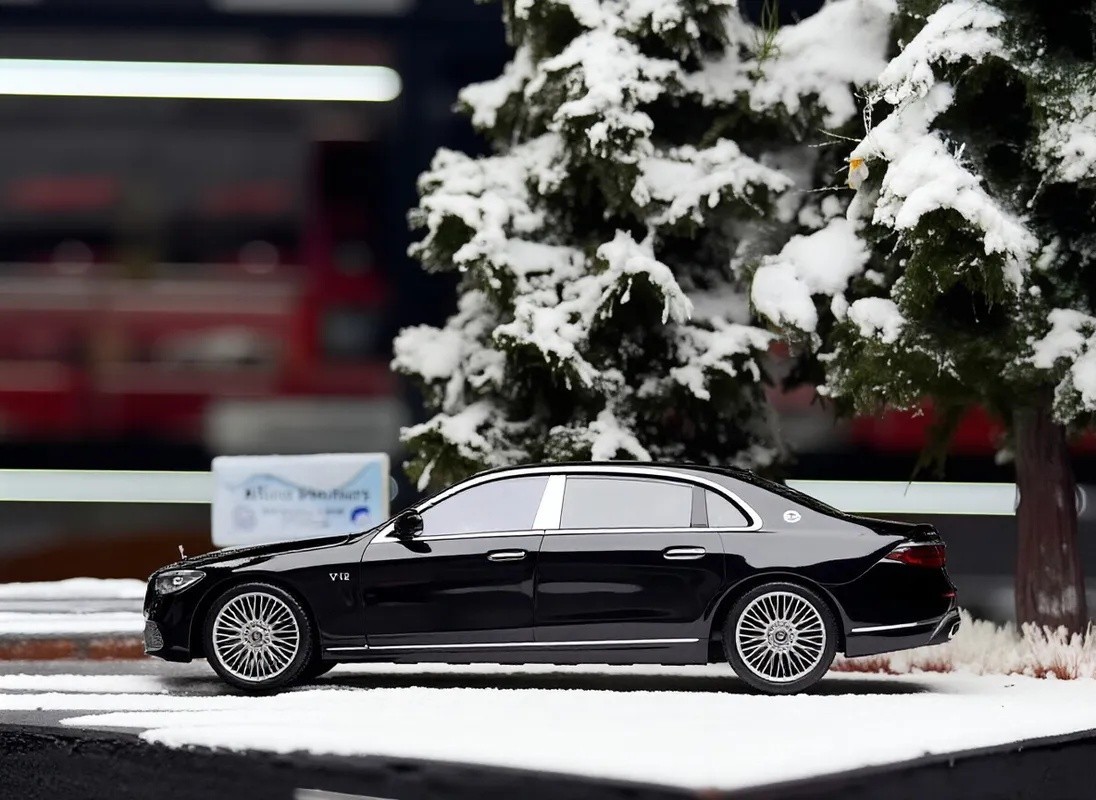 MINIGT 1:64 Black Maybach S680 Luxury Sedan Sports Model Diecast Metal Car