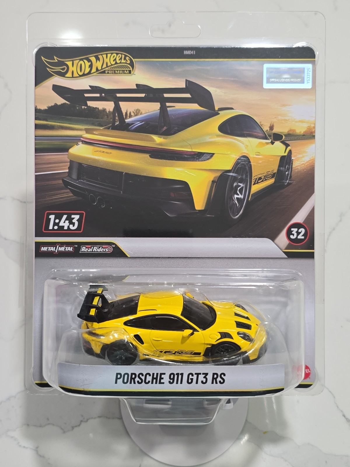 Hot Wheels premium porche 911 GT3 RS scale 1 :43