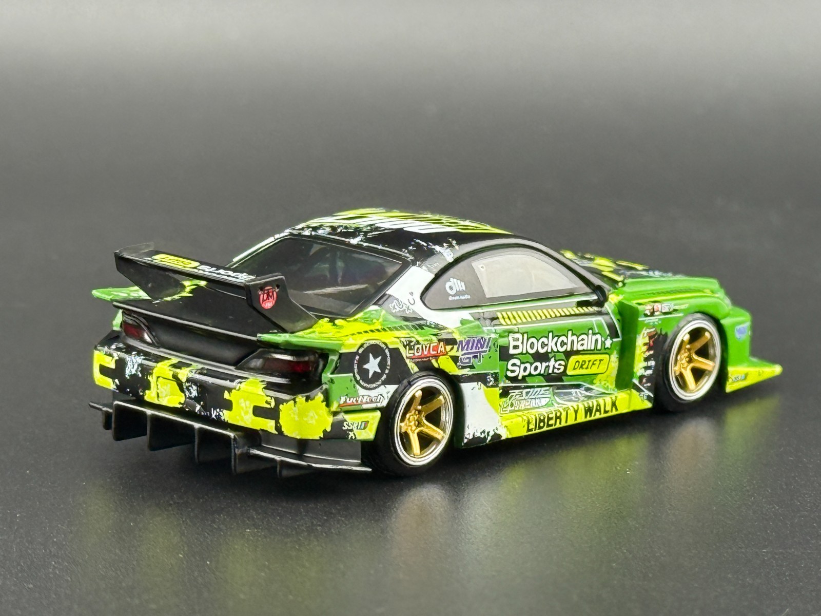Mini GT Nissan LB-Super Silhouette S15 SILVIA #555 V2 2024 Formula D1 #823 1/64
