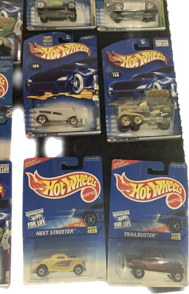 Hot Wheels Bundle – Set of 33 Assorted Cars – (PLEASE SEE PHOTOS) (9250618)