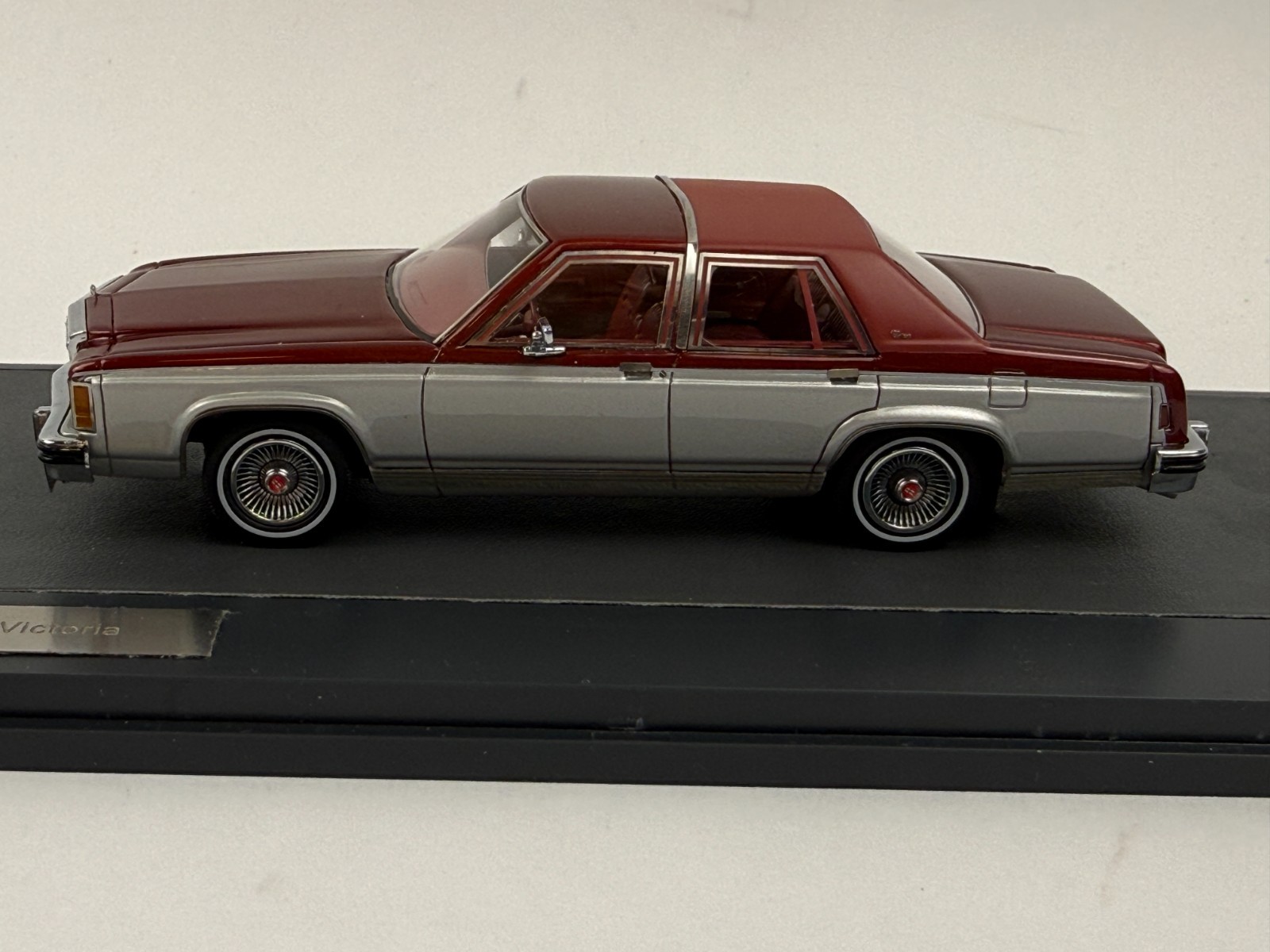 Matrix 1:43 1986 Ford LTD Crown Victoria LX Dark Red/Silver MX20603-402 – LE 408
