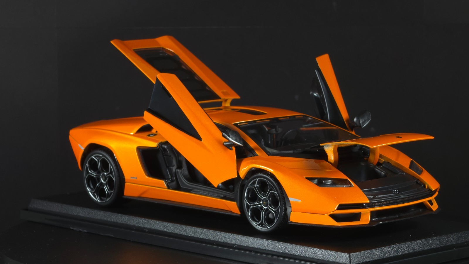 Lamborghini Countach LPI 800-4 1:18 Maisto Exclusive Style Special Edition