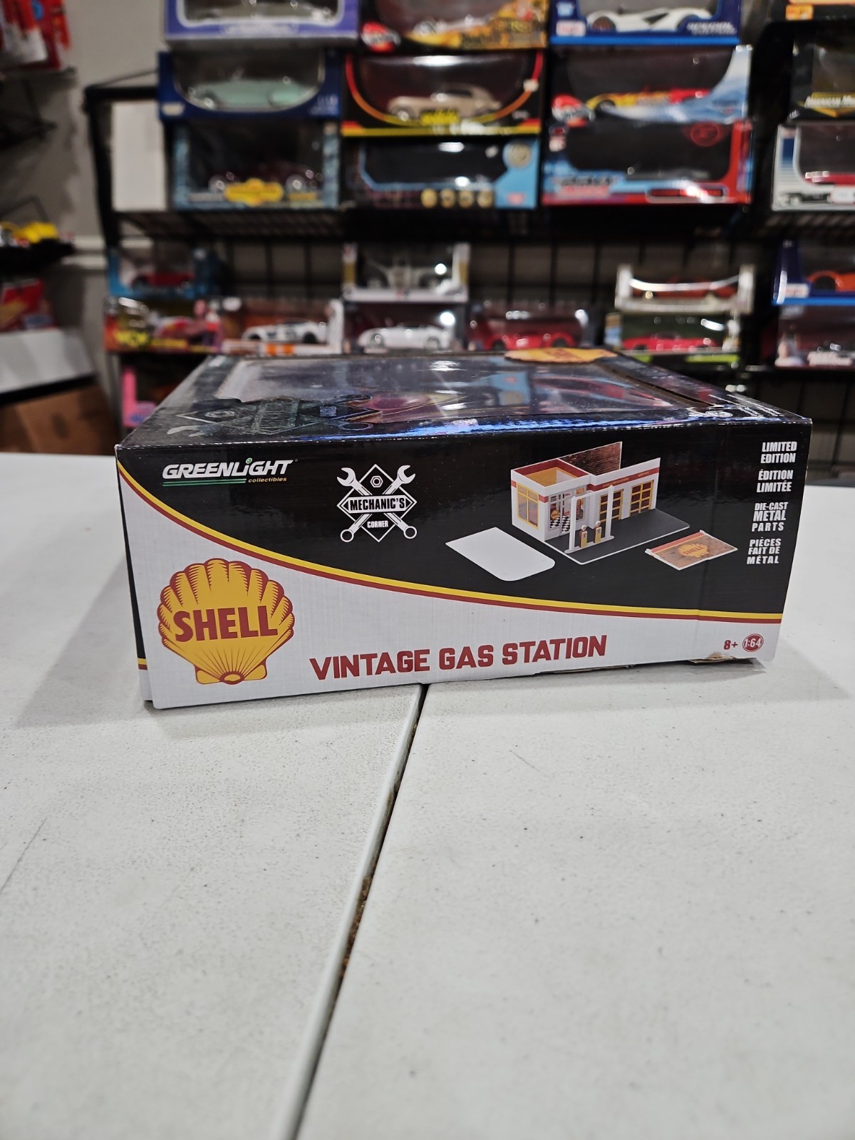 Greenlight Mechanic’s Corner Vintage Shell Gas Station Die Cast 1:64 NEW IN BOX