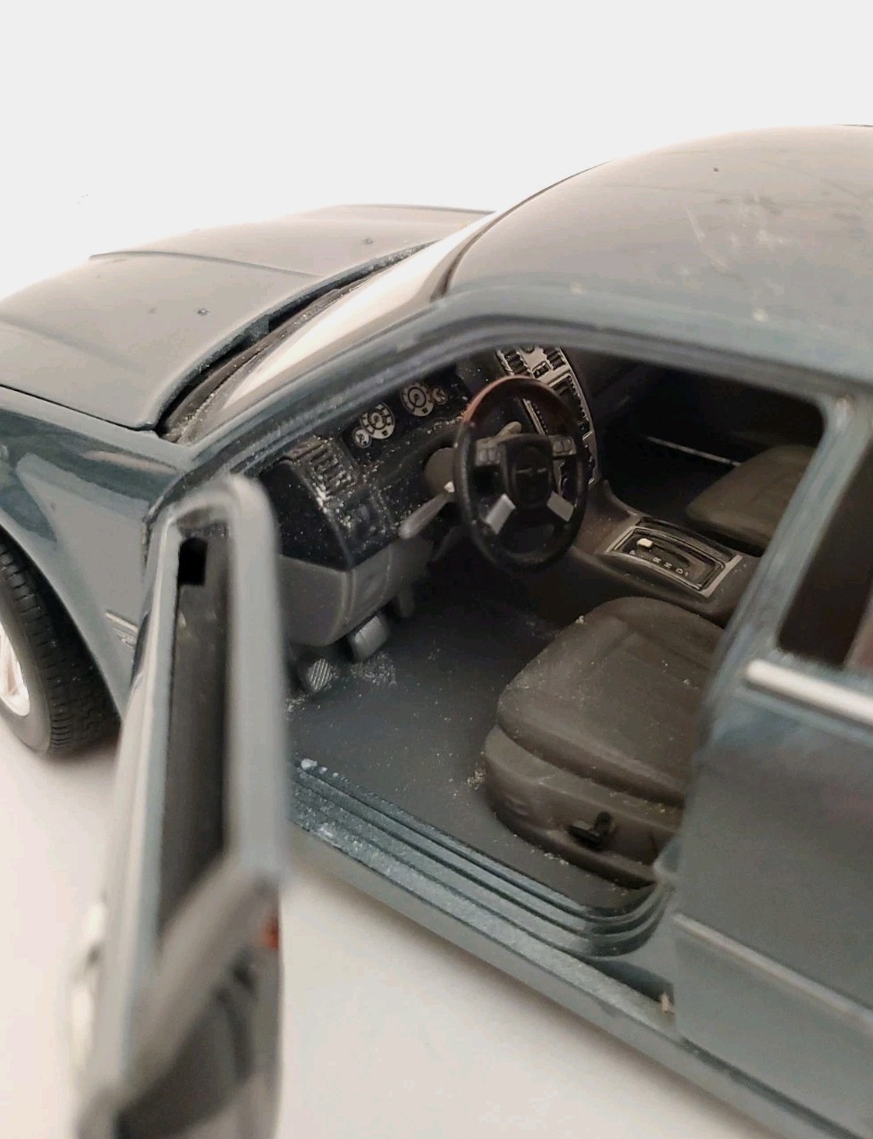 Maisto 2005 Chrysler 300C Hemi Teal 1/18 Scale Die Cast Model Car