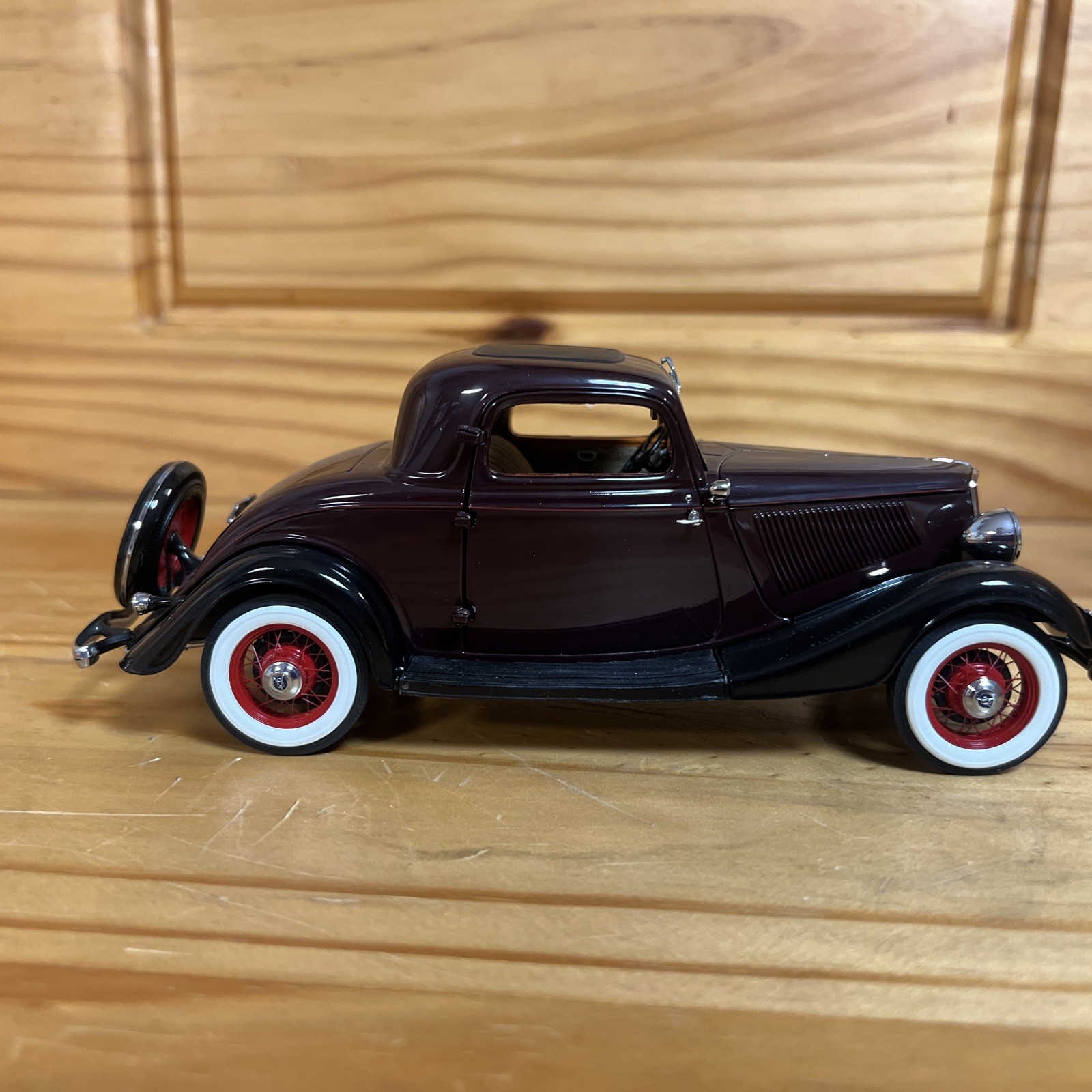 1933 Ford Deluxe Coupe Model 40 Coach Maroon Danbury Mint Diecast Replica