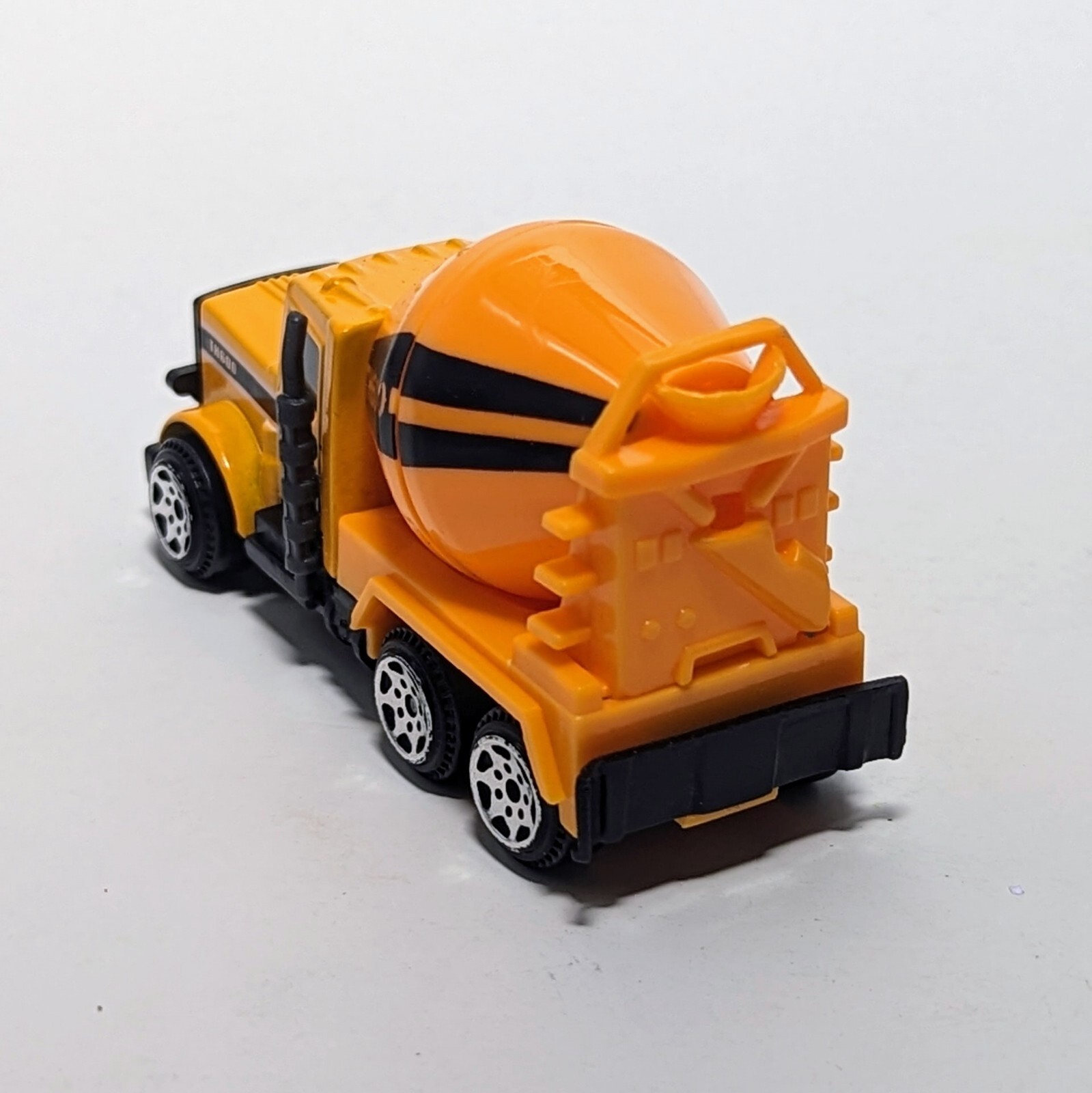TH 600 1:64 Excavator Model Cement Mixer Truck