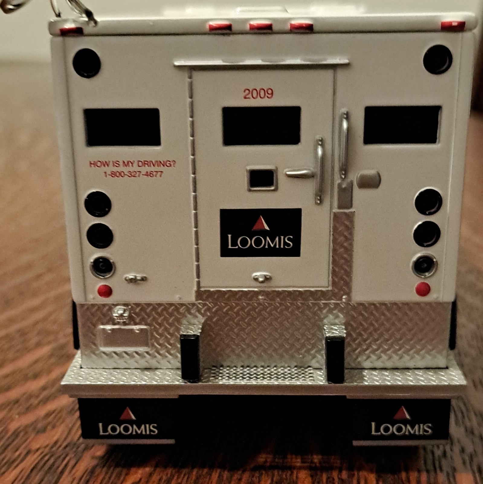 Loomis International Armored Truck 2009 Diecast 1:43 White Silver Black