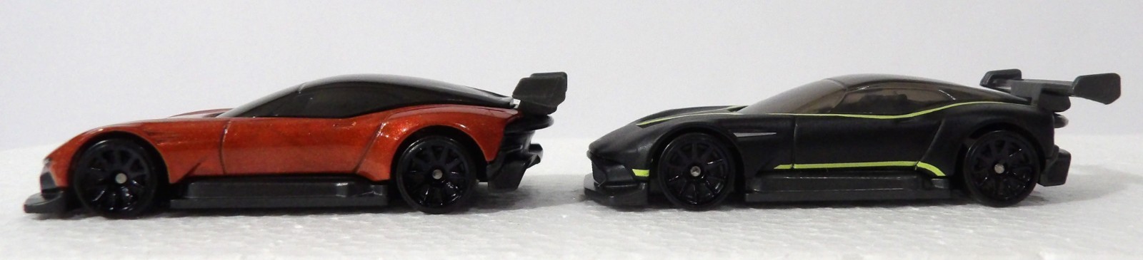 Hot Wheels Aston Martin Vulcan 5 Pack Exclusives Very Nice JC15