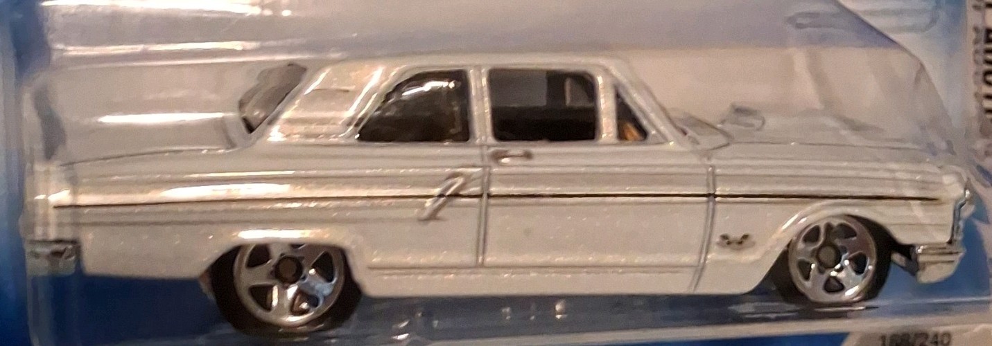 Hot Wheels Hot Auction 1963 Ford Thunderbird 1:64 Diecast White Unopened Box