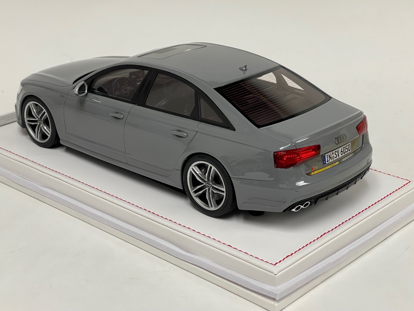 1/18 Ivy Models Audi S6 in Quantum Gray Leather Base limited 39 pcs
