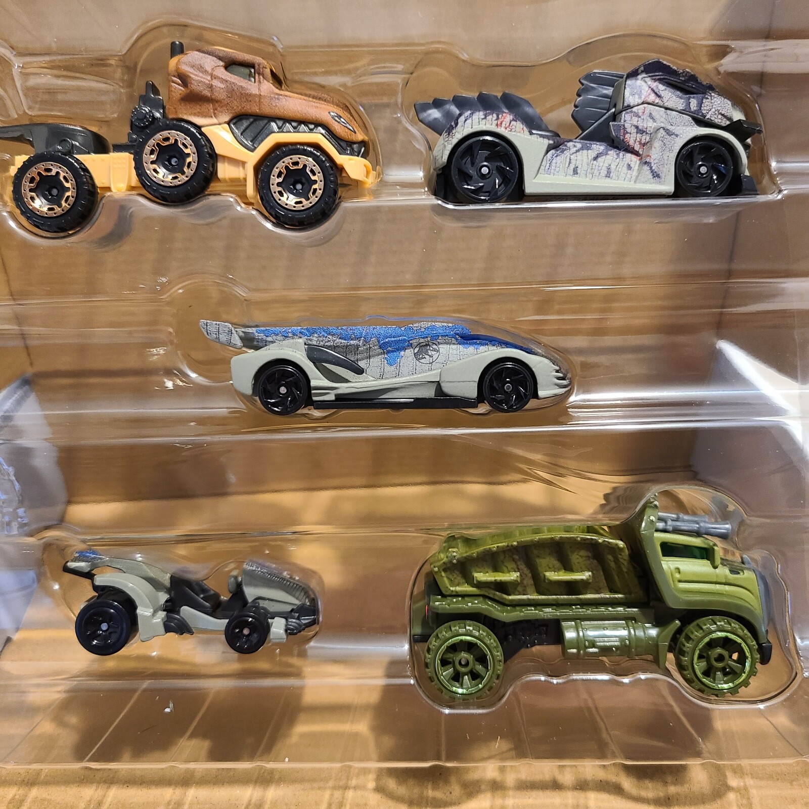 Hot Wheels Jurassic World Dominion Toy Character Cars 5-Pack in 1:64 Scale.