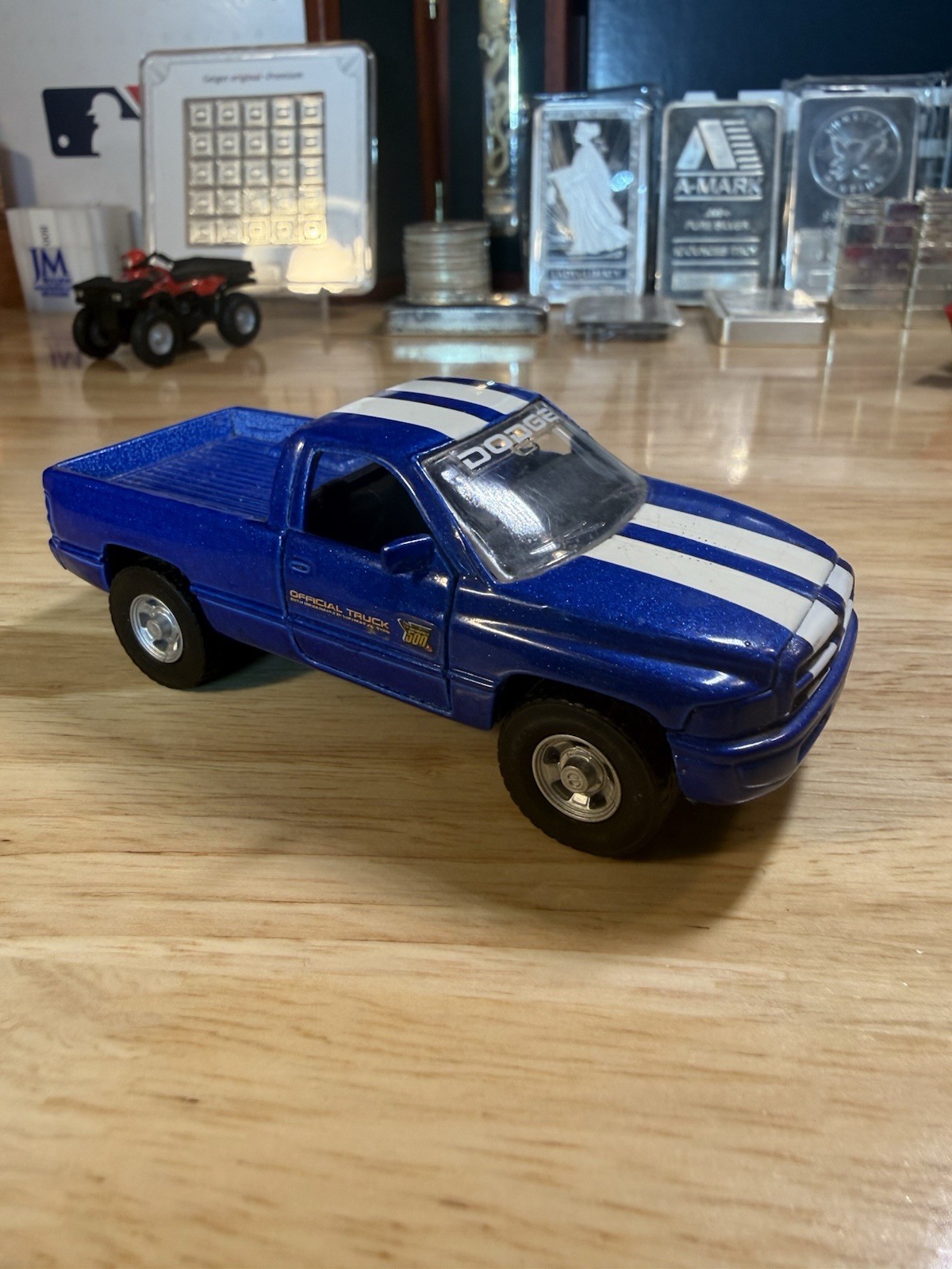 Maisto Special Edition Dodge Ram Pickup Truck Blue Stripe Diecast 1/46 Scale Toy