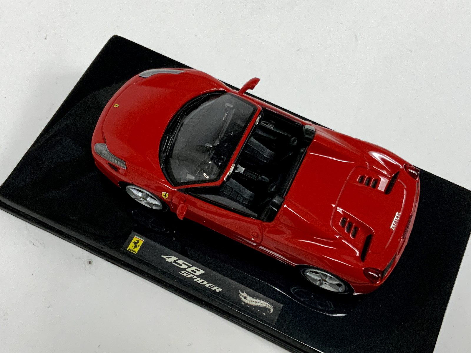 1/43 Hot Wheels Elite Ferrari 458 Italia Spider in Rosso Corsa Red W1182 TN599