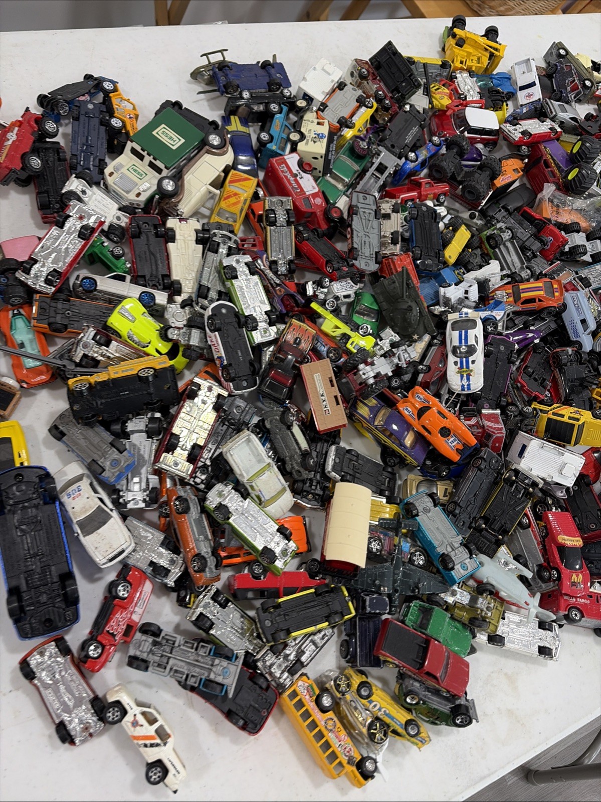 Huge Lot Hot Wheel Die Cast Cars Matchbox And Others Used – Full Box 26 Pounds