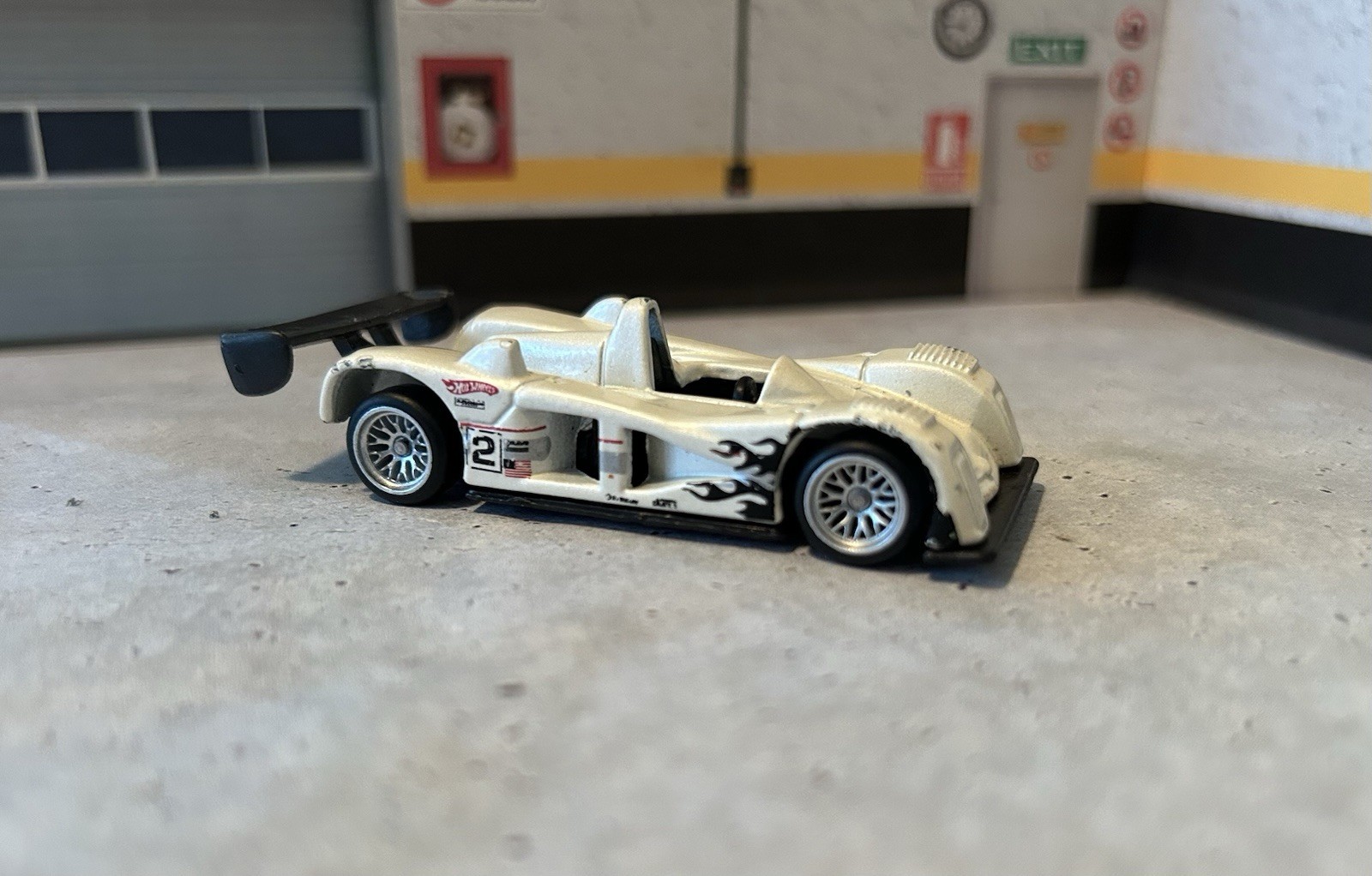 Hot Wheels 2000 Cadillac LMP GMTM # 1 White W/ Real Riders Tires On Spokes