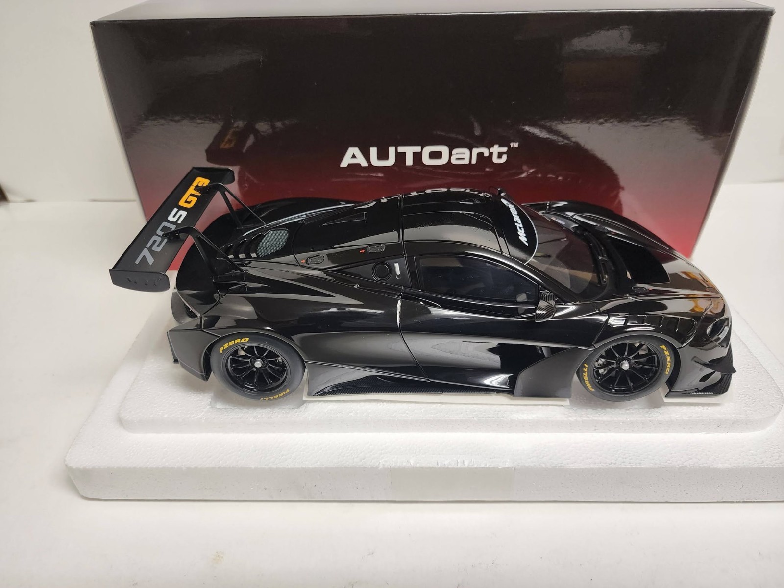 AUTOart – 1/18 die cast: McLaren 720S GT3, gloss black