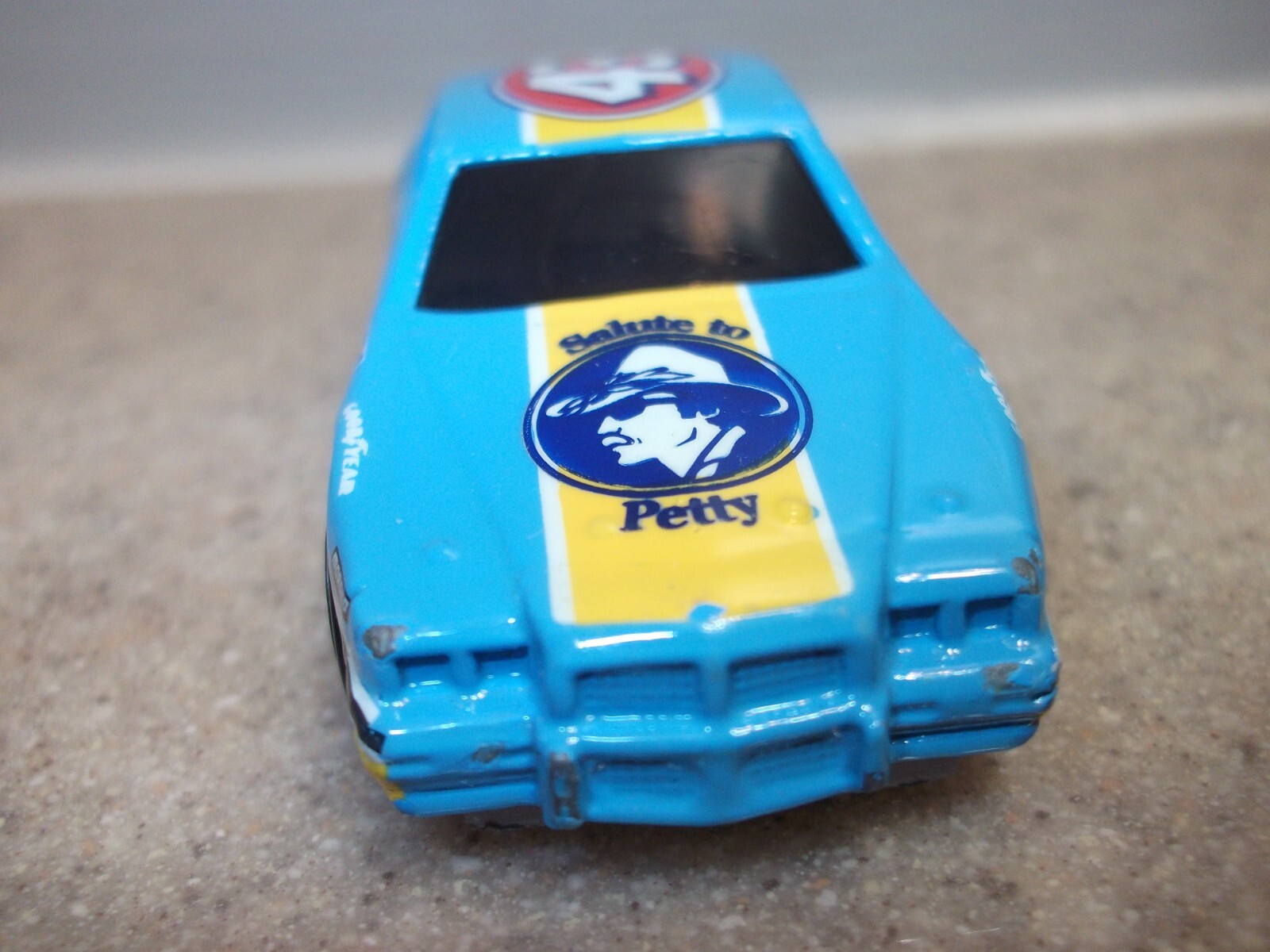 THE KING Richard Petty Vintage 1984 Pontiac Grand Prix 1/64 NASCAR