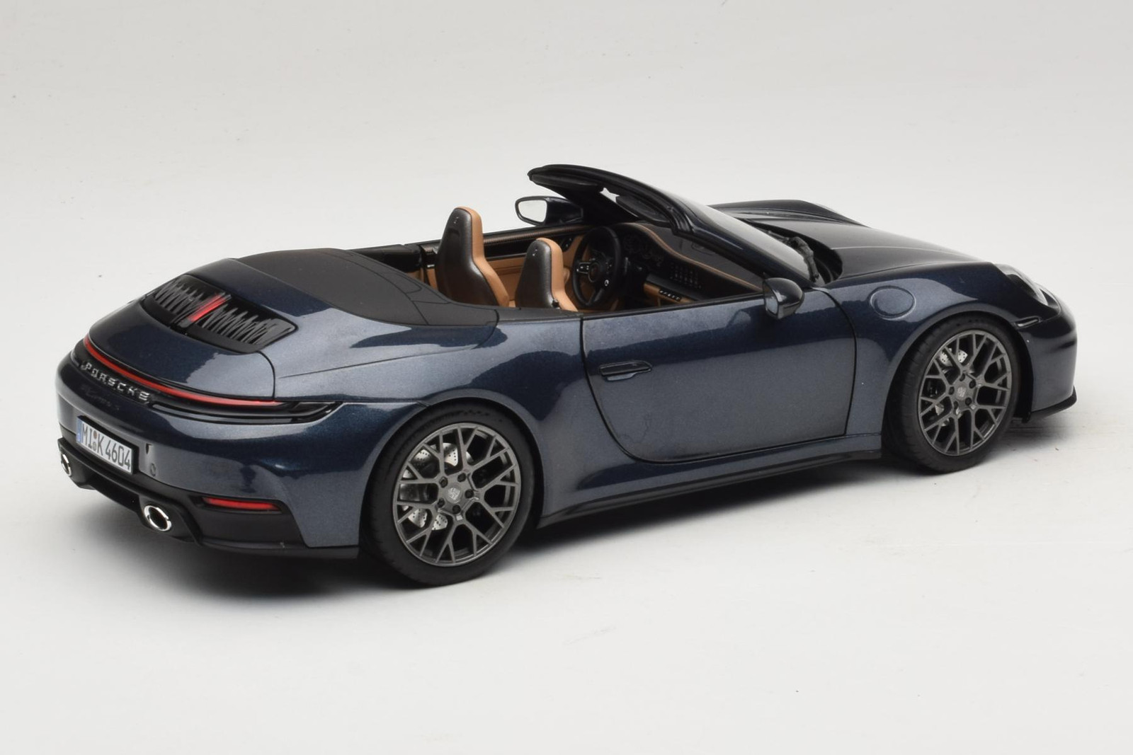187180 Porsche 911 992.2 Carrera Cabriolet Yachting Blue Norev 1/18