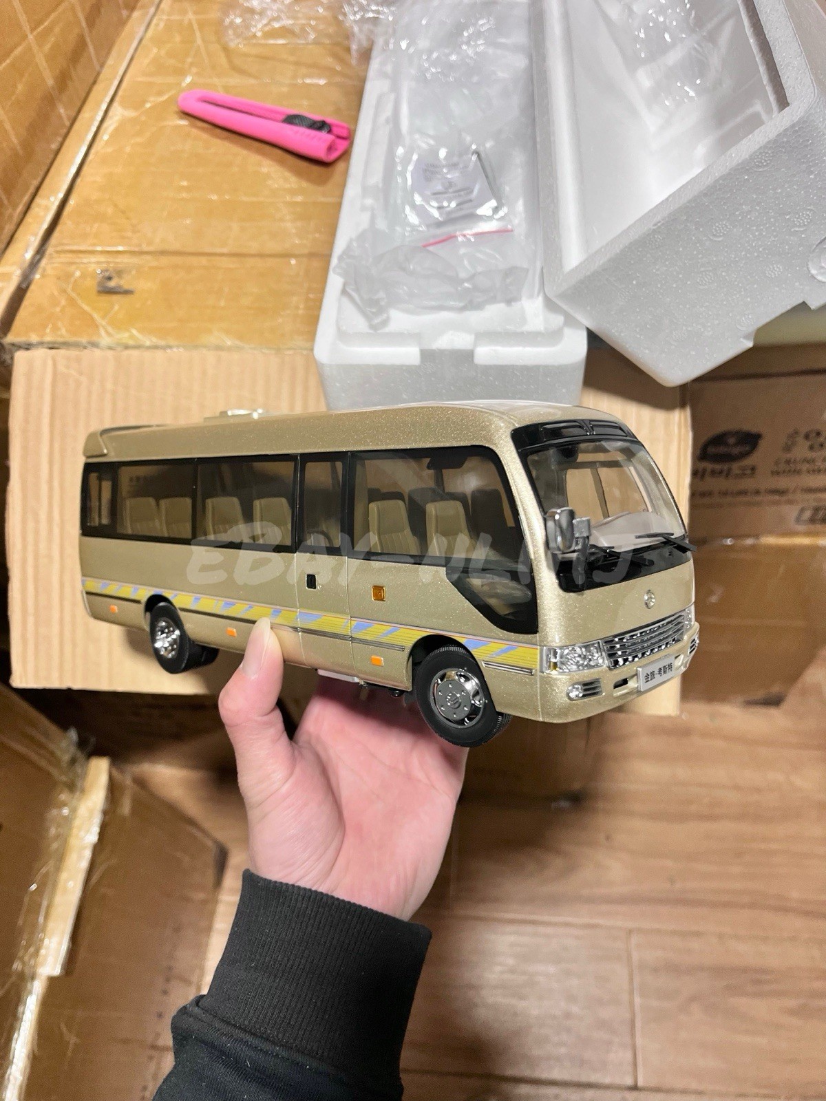 1:24 Scale Golden Dragon Coaster Minibus Diecast Model Car