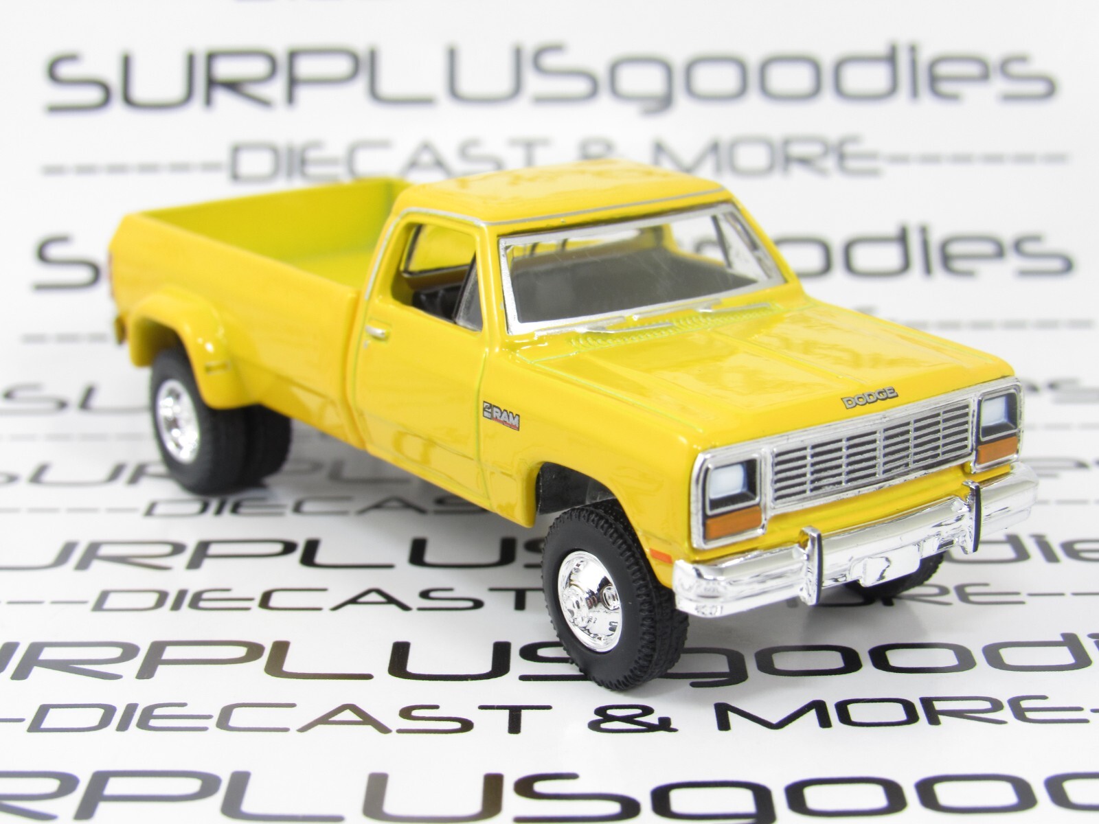 Greenlight 1:64 LOOSE Yellow 1982 DODGE RAM D-350 D350 Farm Dually Pickup
