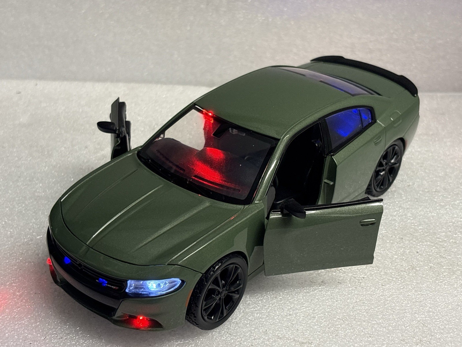 1/24 scale POLICE Unmarked Dodge Charger SRT Undercover FBI WORKING LIGHTS