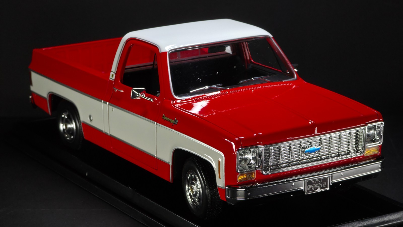 1974 Chevrolet C10 Cheyenne Super 1:18 Maisto Exclusive Style Special Edition