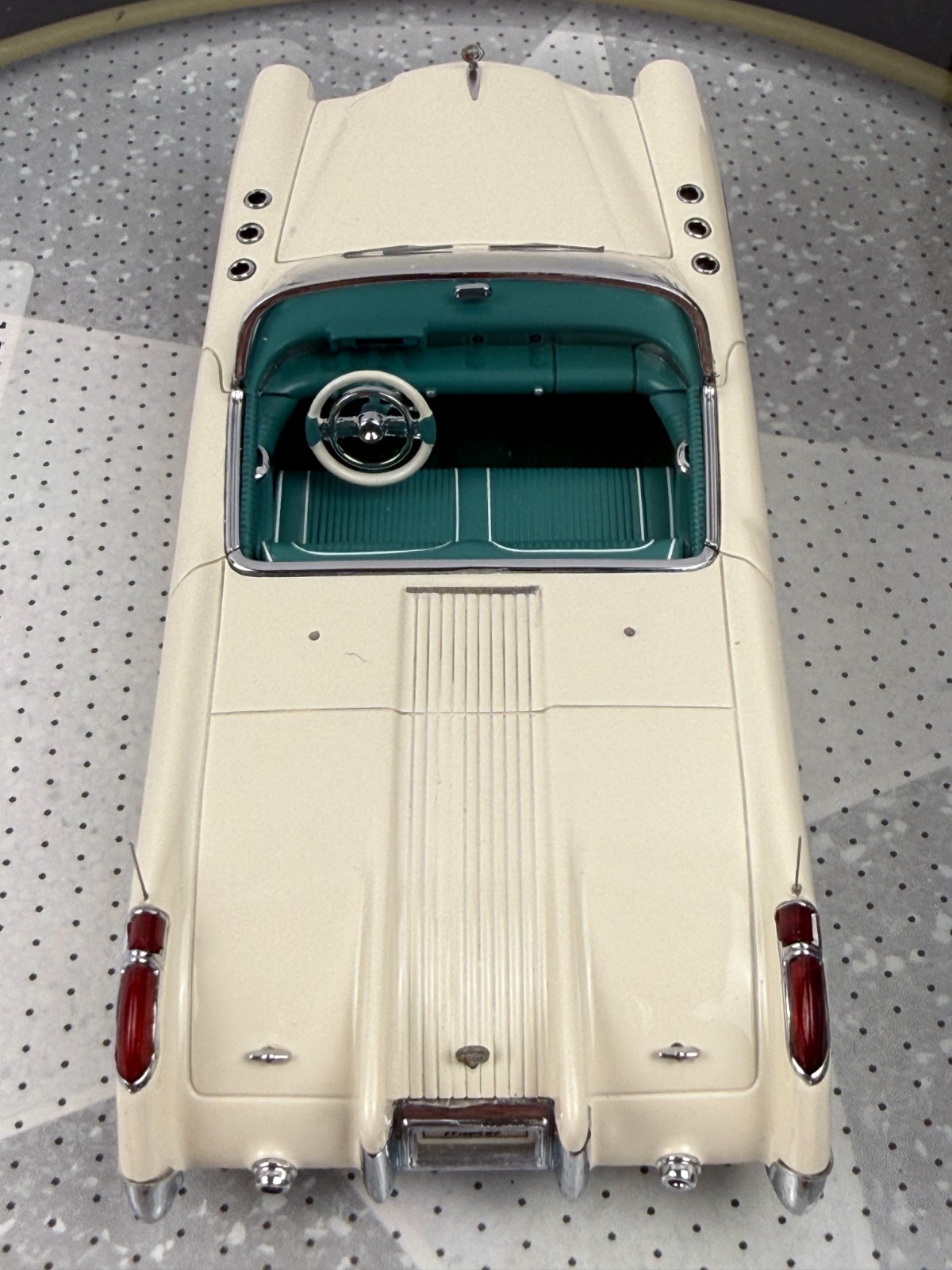 Minichamps 437141330 1/43 1953 Buick Wildcat I Concept Resin Model Car 258/999