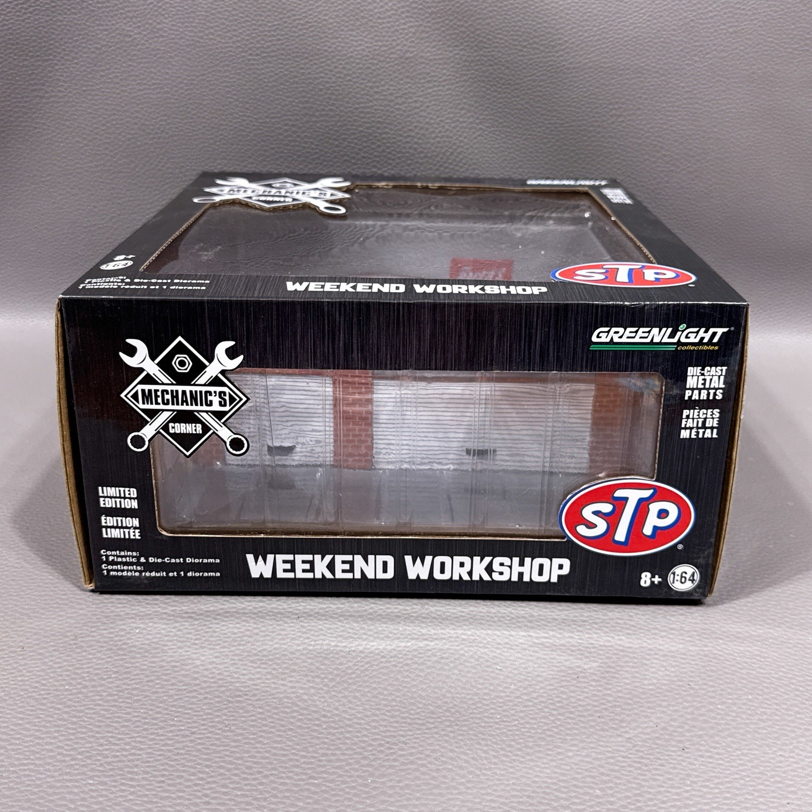 Greenlight Mechanic’s Corner STP Weekend Workshop 1:64 Scale Diorama & Figures