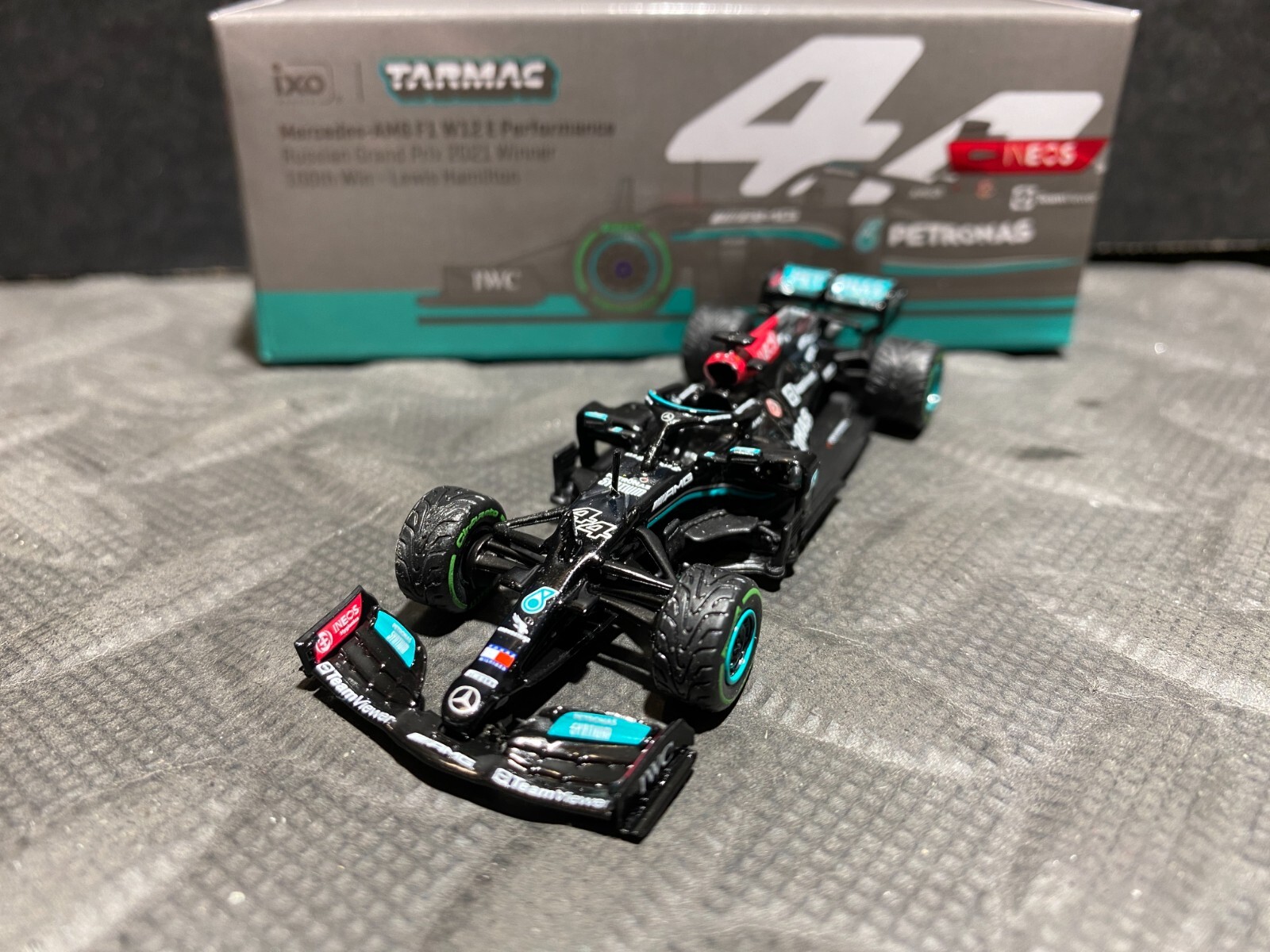 1/64 IXO TARMAC #44 MERCEDES-AMG F1 W12 RUSSIAN GP 21 WINNER LEWIS HAMILTON