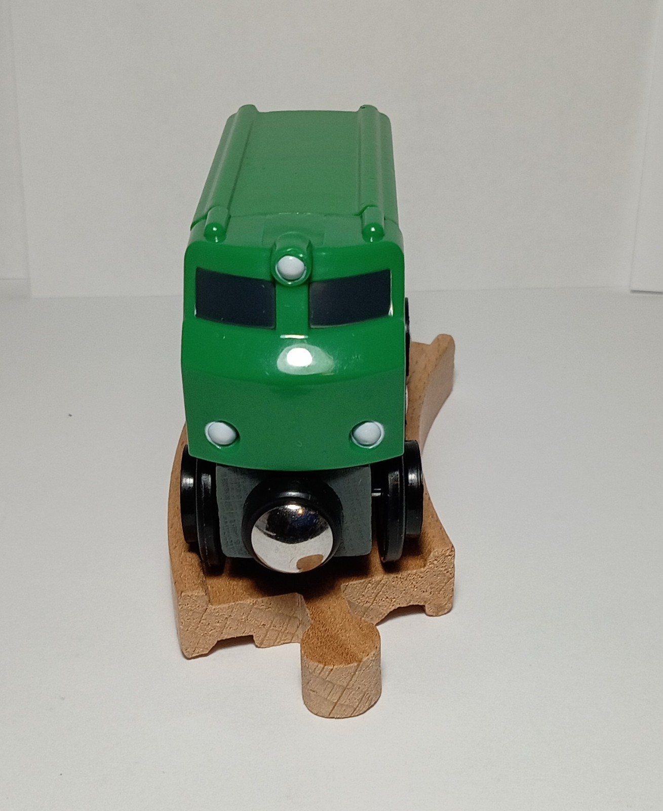 Brio World Wooden Diesel Locomotive Train Toys R Us Caboose Car Push Toy Lot 2