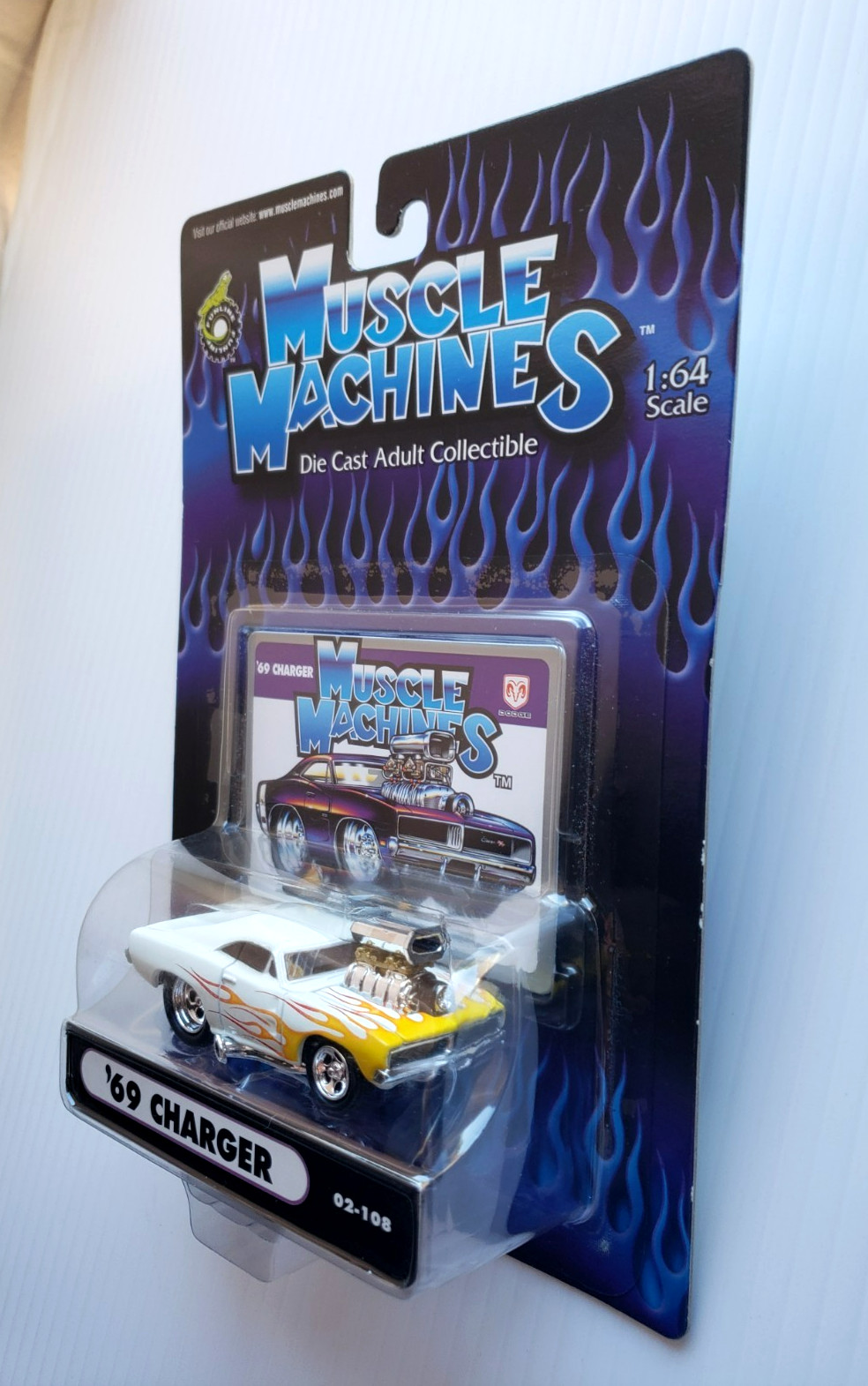 2002 Muscle Machines ’69 DODGE CHARGE White Opened Engine 1:64 #02-108 5SP MOC!