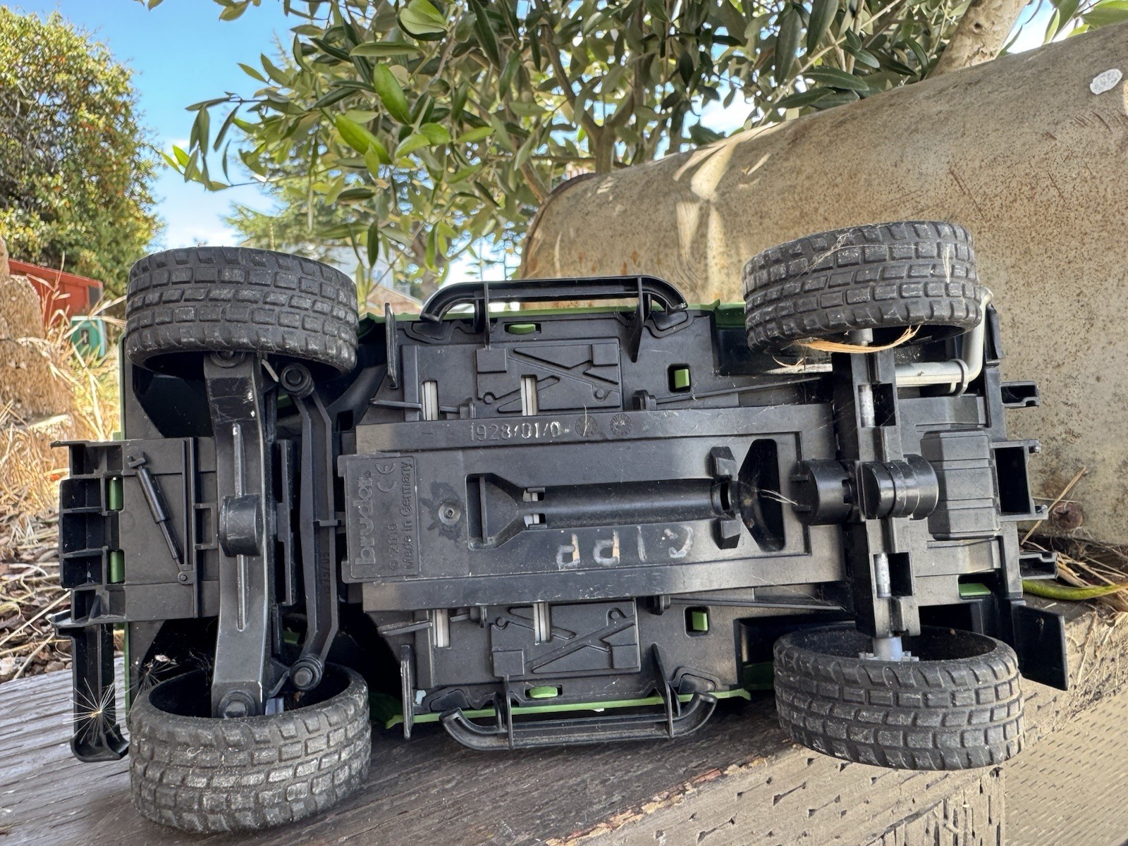 Bruder Defender Station Wagon 1:16 Scale Green Land Rover Germany 2010