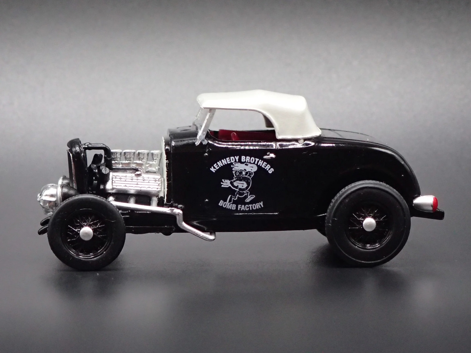 1932 32 FORD ROADSTER HOT ROD KENNEDY BROTHERS 1:64 SCALE DIECAST MODEL CAR