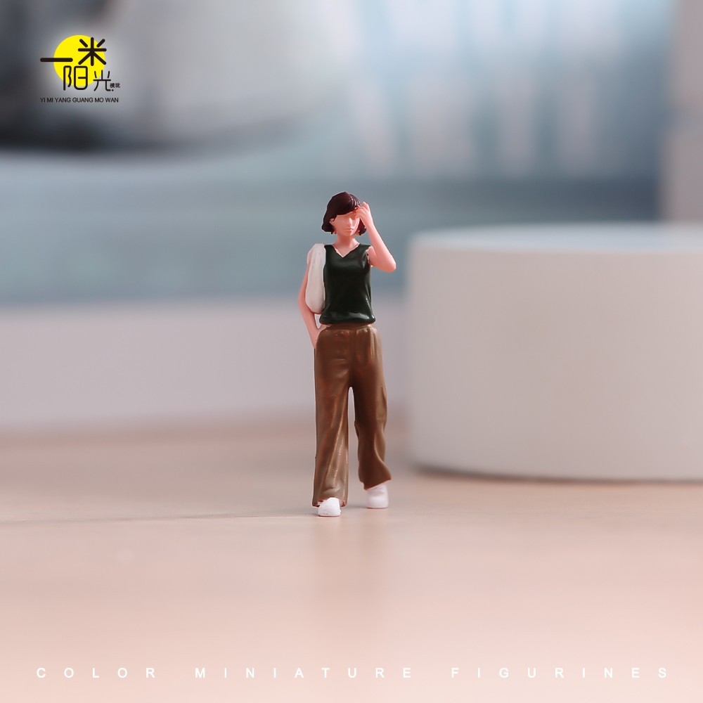 1/18 1/24 1/43 1/64 1/87 Miniatures Walking Girl Scene Prop Figures For Cars