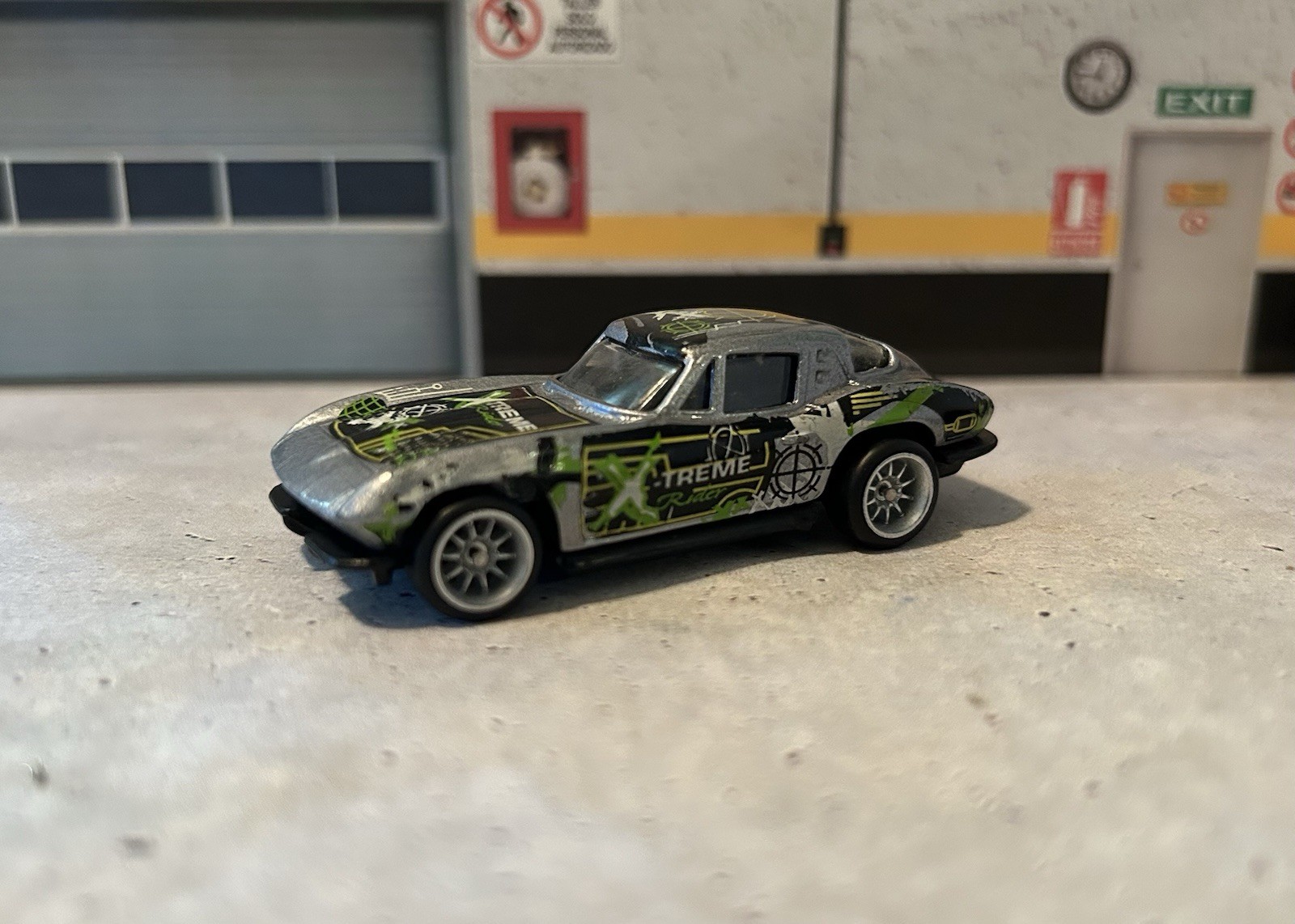 1979 Hot Wheels Corvette Sting Ray Xtreme Silver W/ Real Riders Tires On Spokes