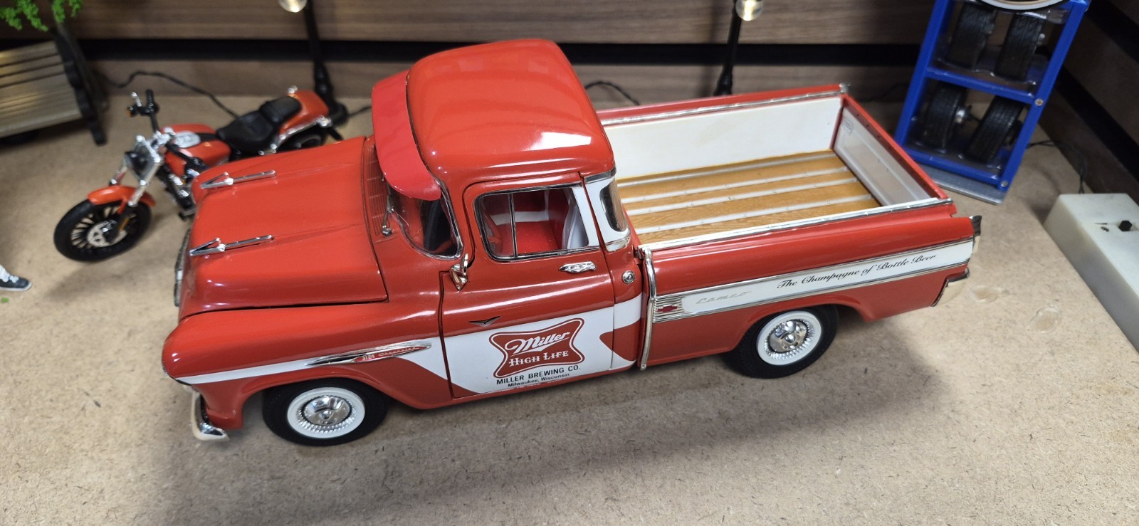 1/18 AUTOWORLD 1957 CHEVROLET CAMEO MILLER BREWING CO PICK UP TRUCK RED NO BOX .