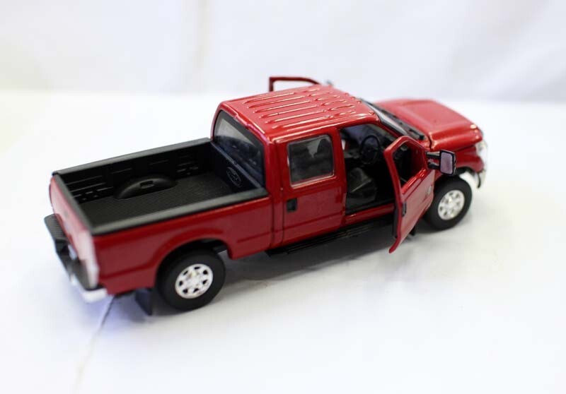 Metal 1/64 Scale Ford F250 Pickup Truck Double Seat Diecast Alloy Toy Model Gift