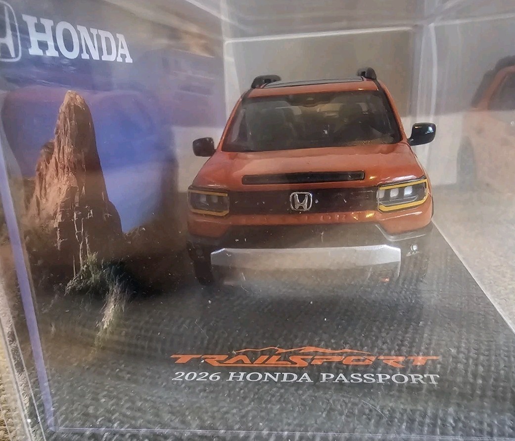 2026 Honda Passport Trailsport 1:43 Original Diecast Model