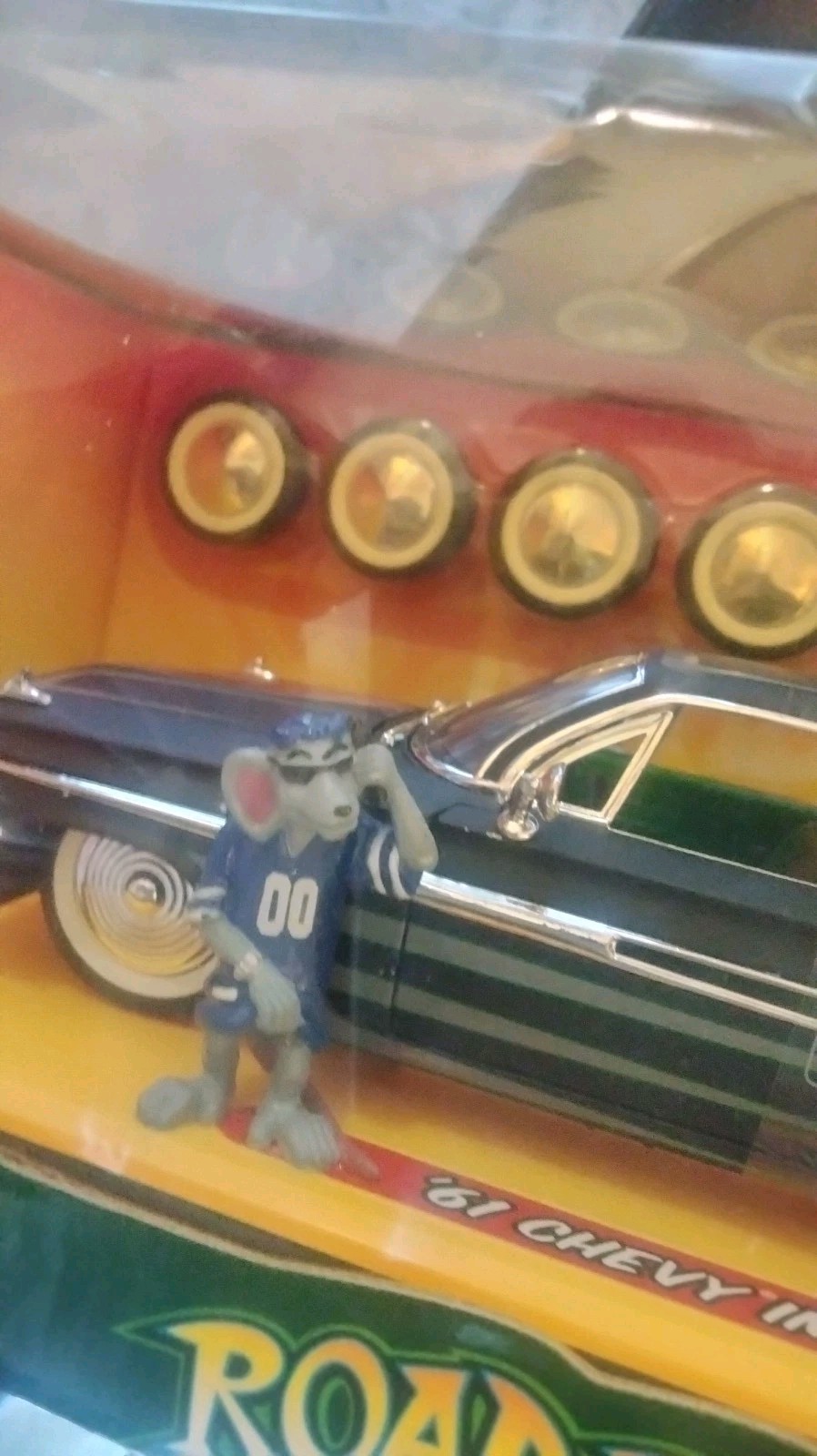 JADA ROAD RATS 1:24 (Customized) “1961 Chevy Impala” with 3 Homie Hood Rats RARE