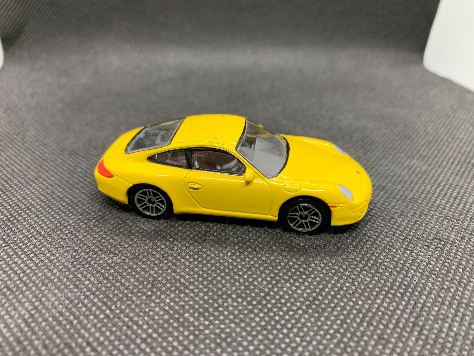 Realtoy Real Toy – Porsche 911 Carrera S – Diecast Collectible – 1:64 – USED (2)