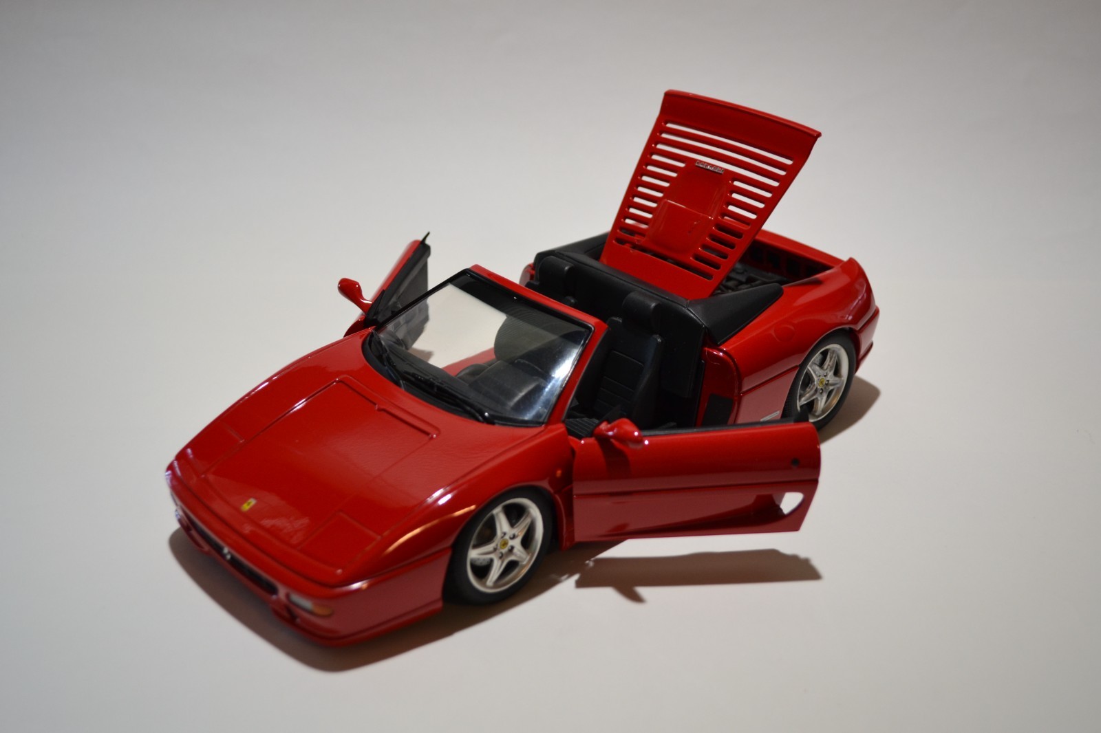 1/18 UT Models Ferrari 355 Spider Rosso Corsa No Box
