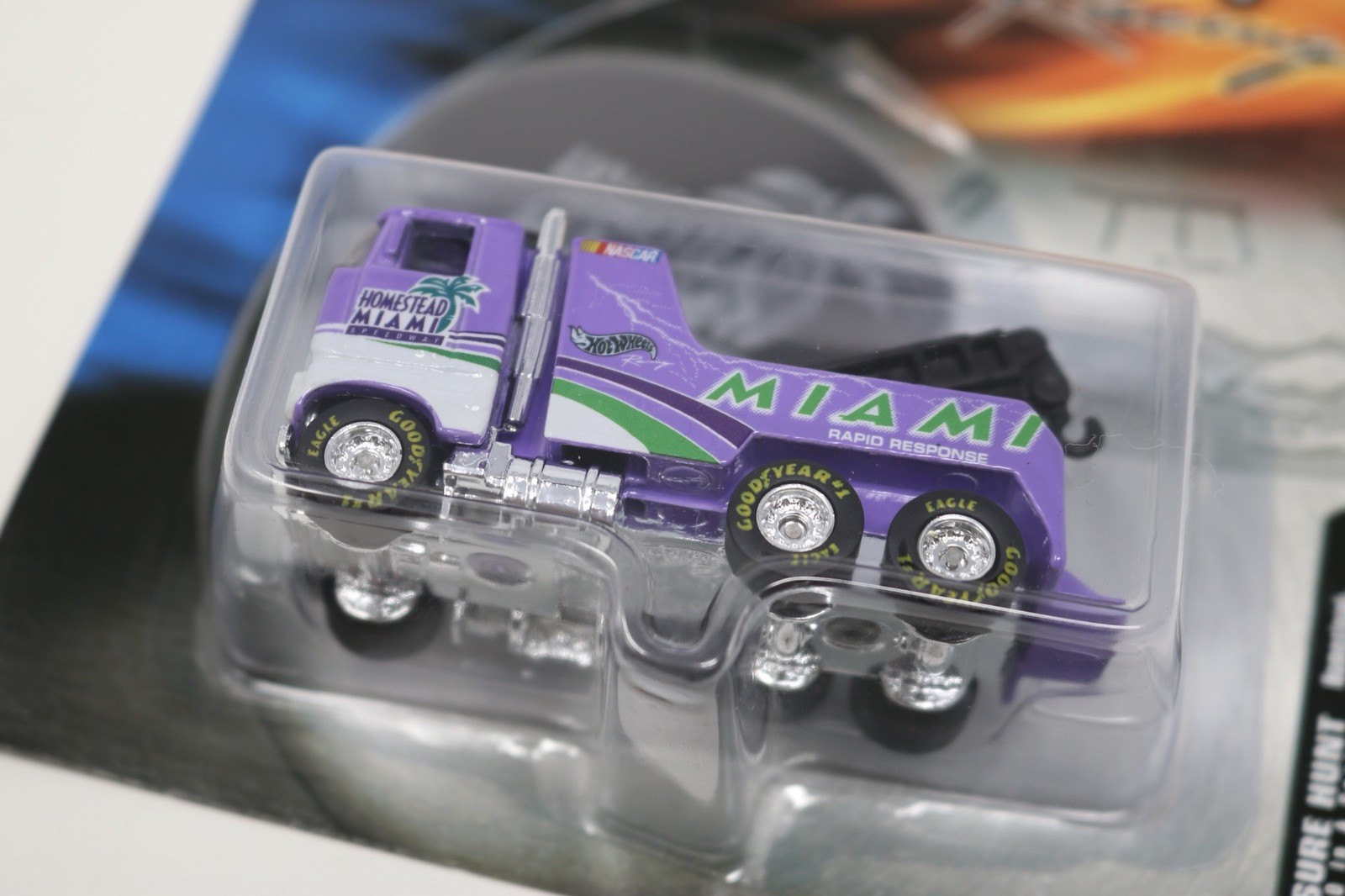 Hot Wheels Treasure Hunt Rig Wrecker NASCAR Homestead Miami 2001 Super T-Hunt