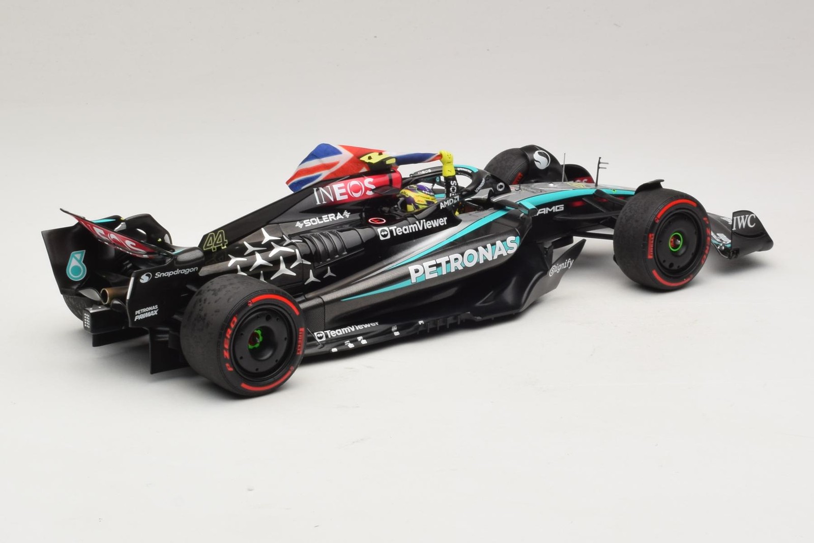 Mercedes AMG W15 L. Hamilton Winner British GP 2024 Minichamps 1:18 | 110241244